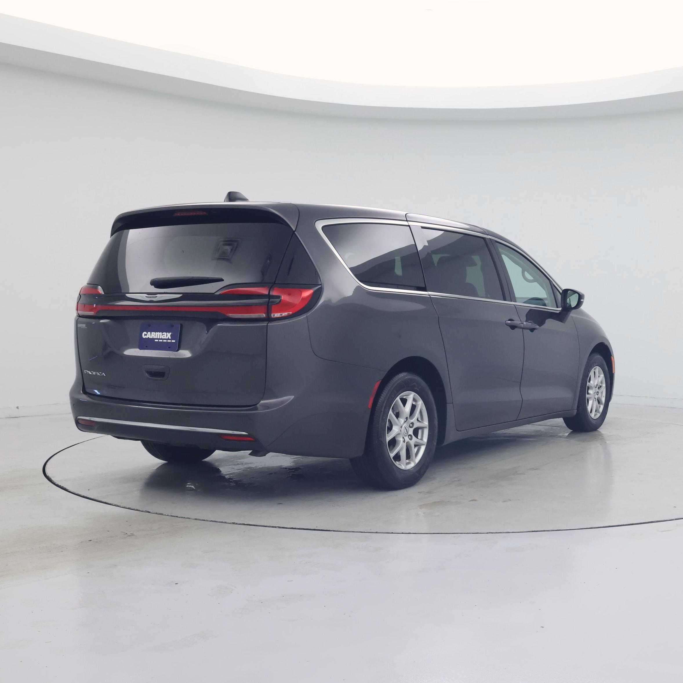 Thumbnail: 2023 Chrysler Pacifica - 8