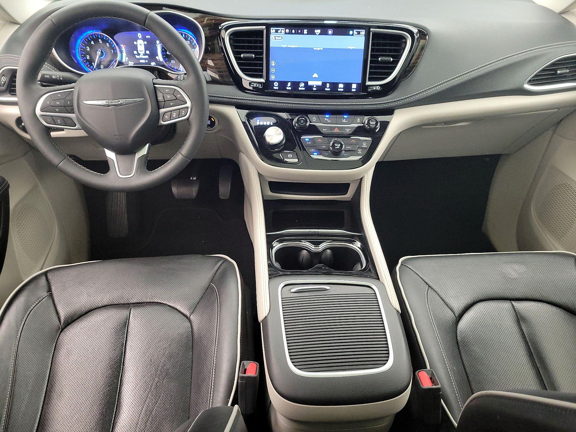 Thumbnail: 2023 Chrysler Pacifica - 9
