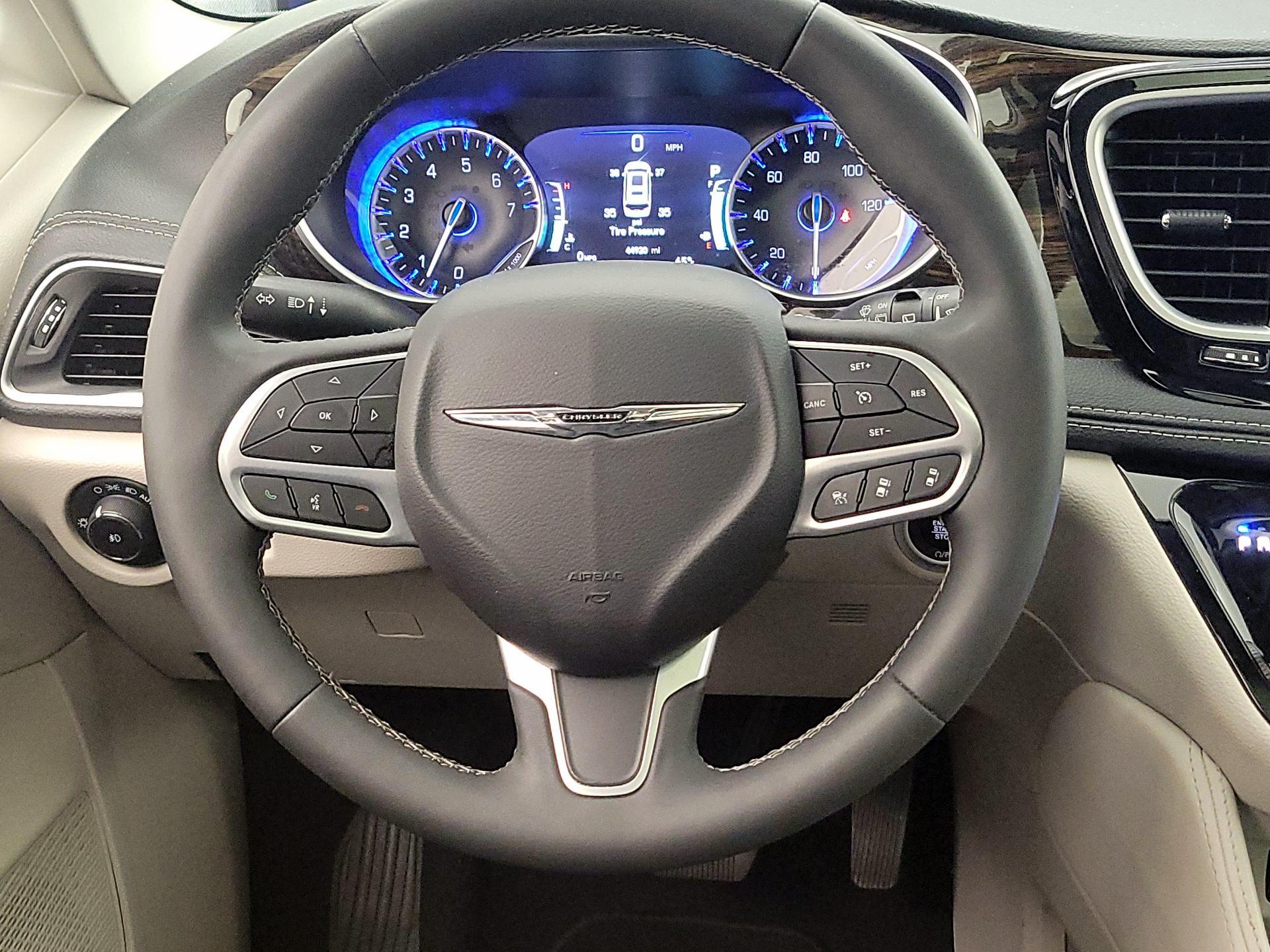 Thumbnail: 2023 Chrysler Pacifica - 10