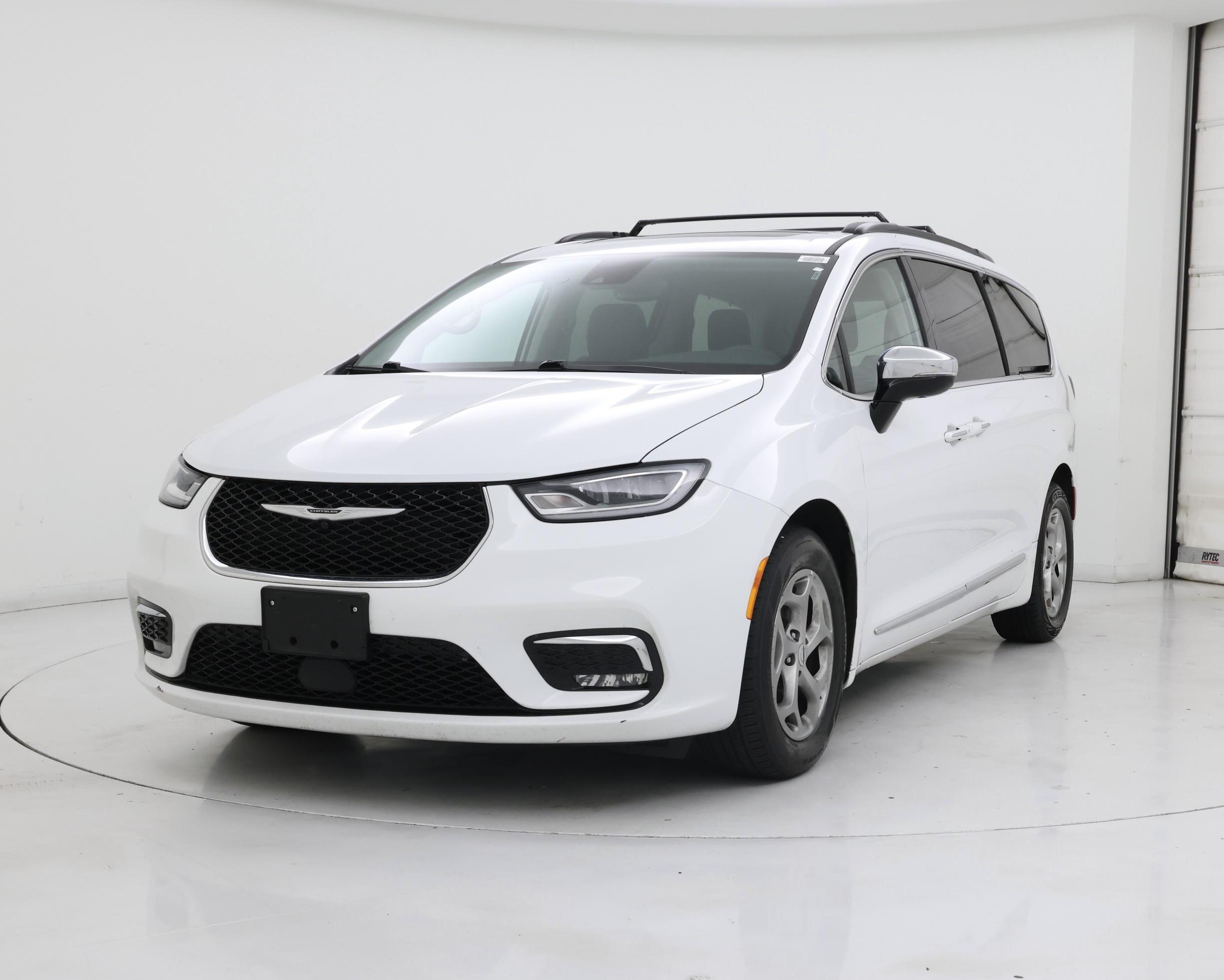 Thumbnail: 2023 Chrysler Pacifica - 4
