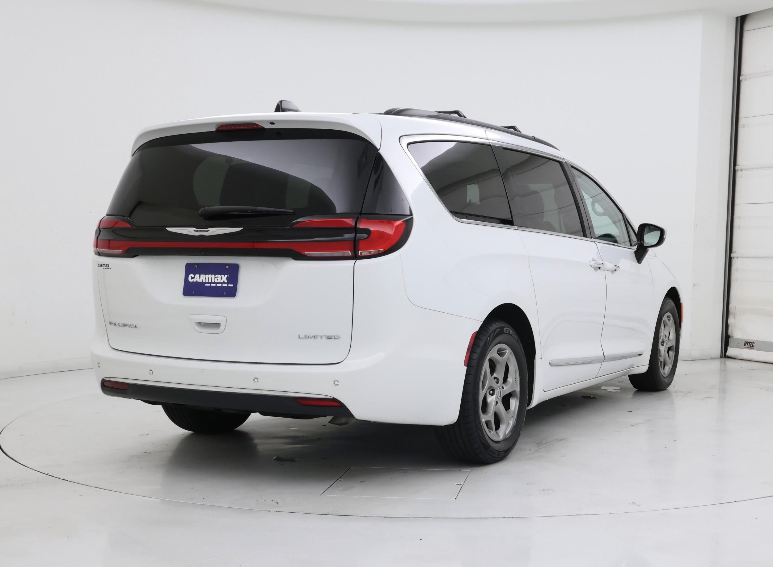Thumbnail: 2023 Chrysler Pacifica - 8
