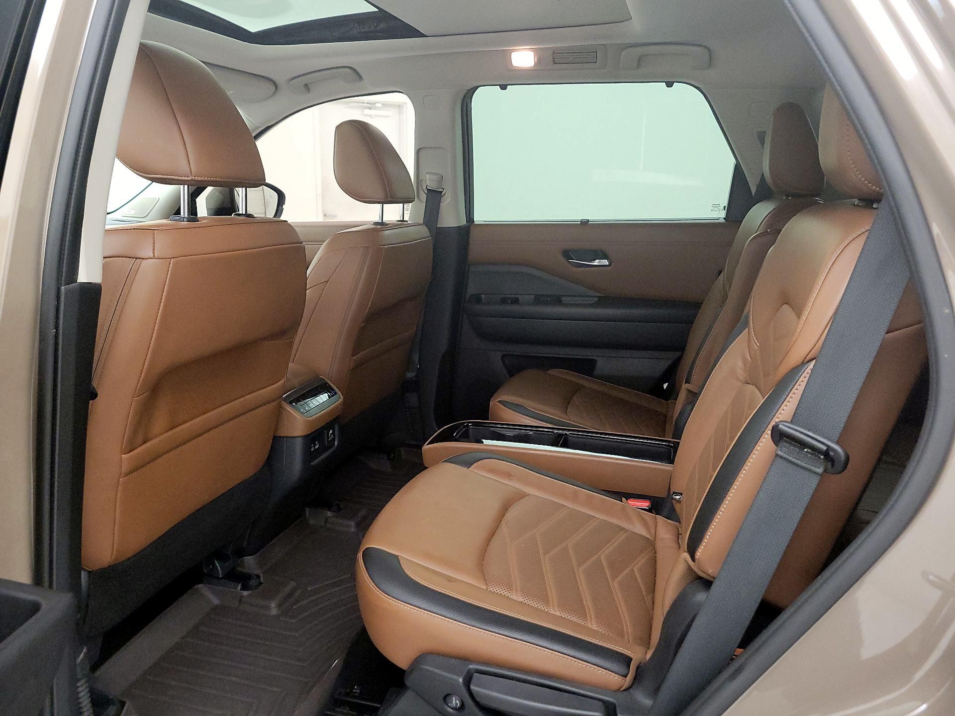 Thumbnail: 2023 Nissan Pathfinder - 19