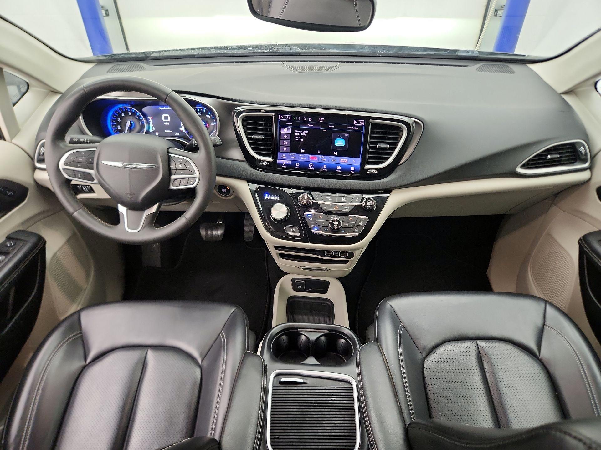 Thumbnail: 2023 Chrysler Pacifica - 9