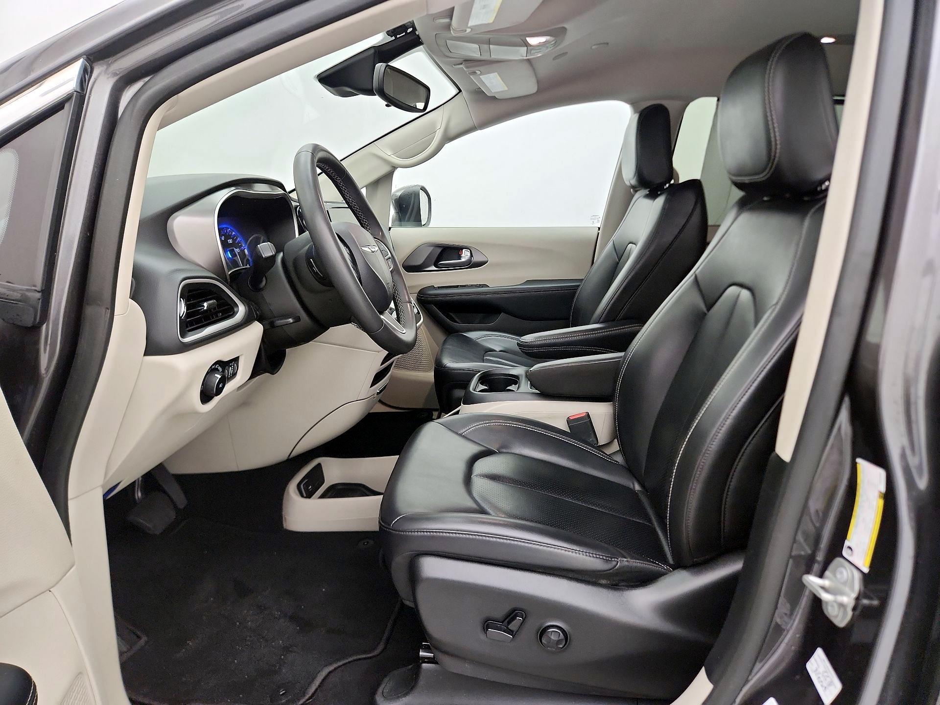 Thumbnail: 2023 Chrysler Pacifica - 11