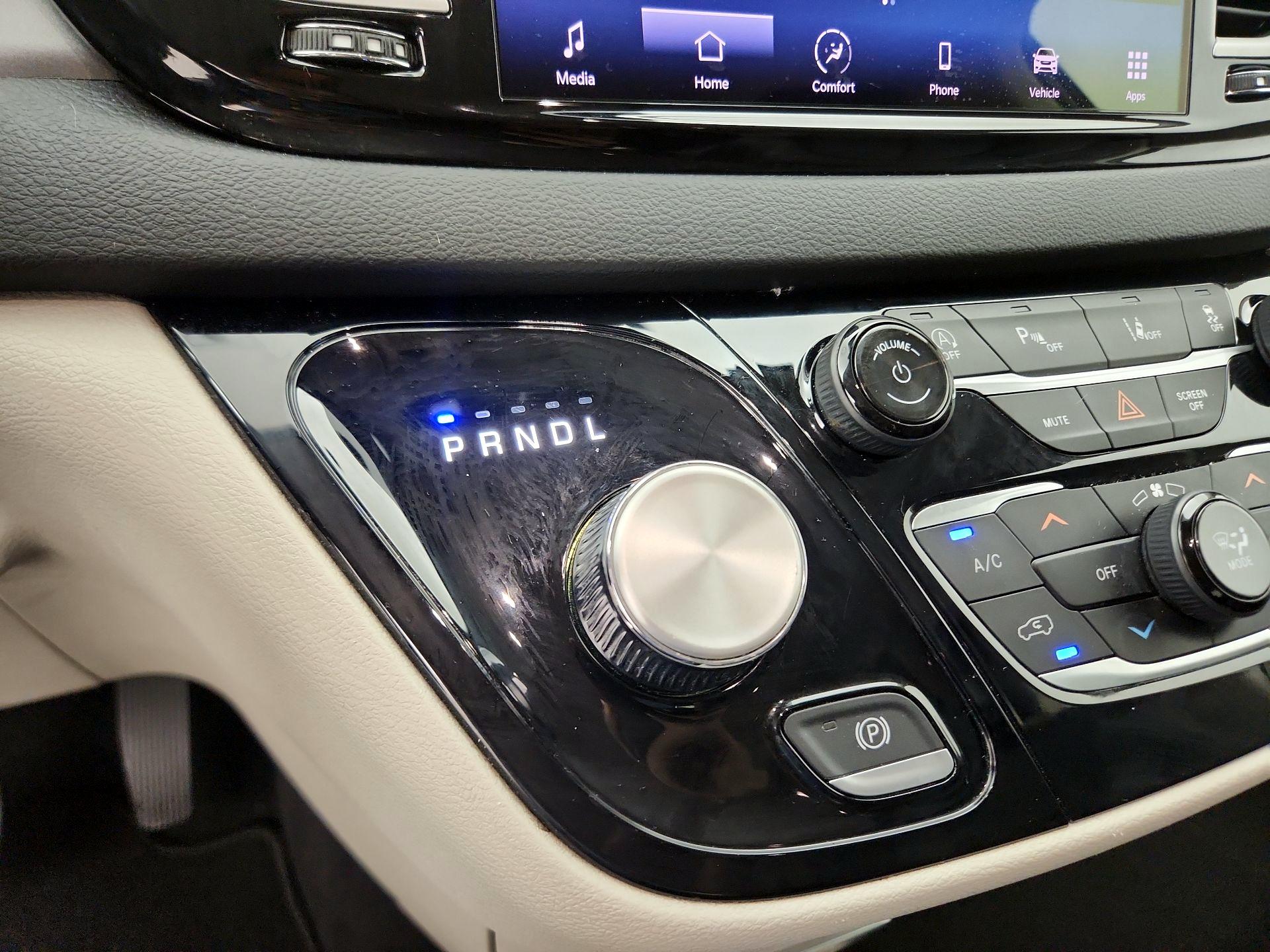 Thumbnail: 2023 Chrysler Pacifica - 17