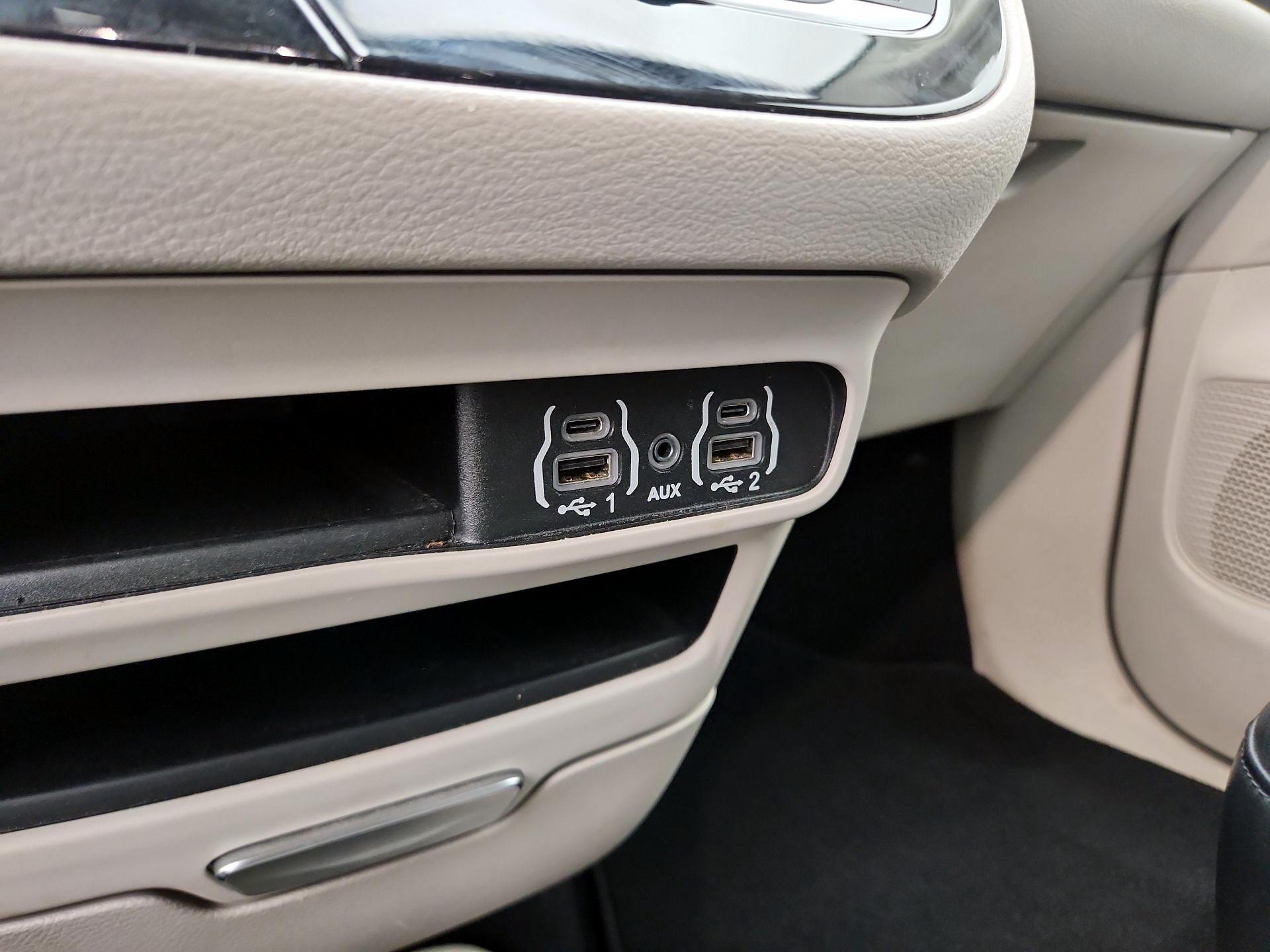 Thumbnail: 2023 Chrysler Pacifica - 18