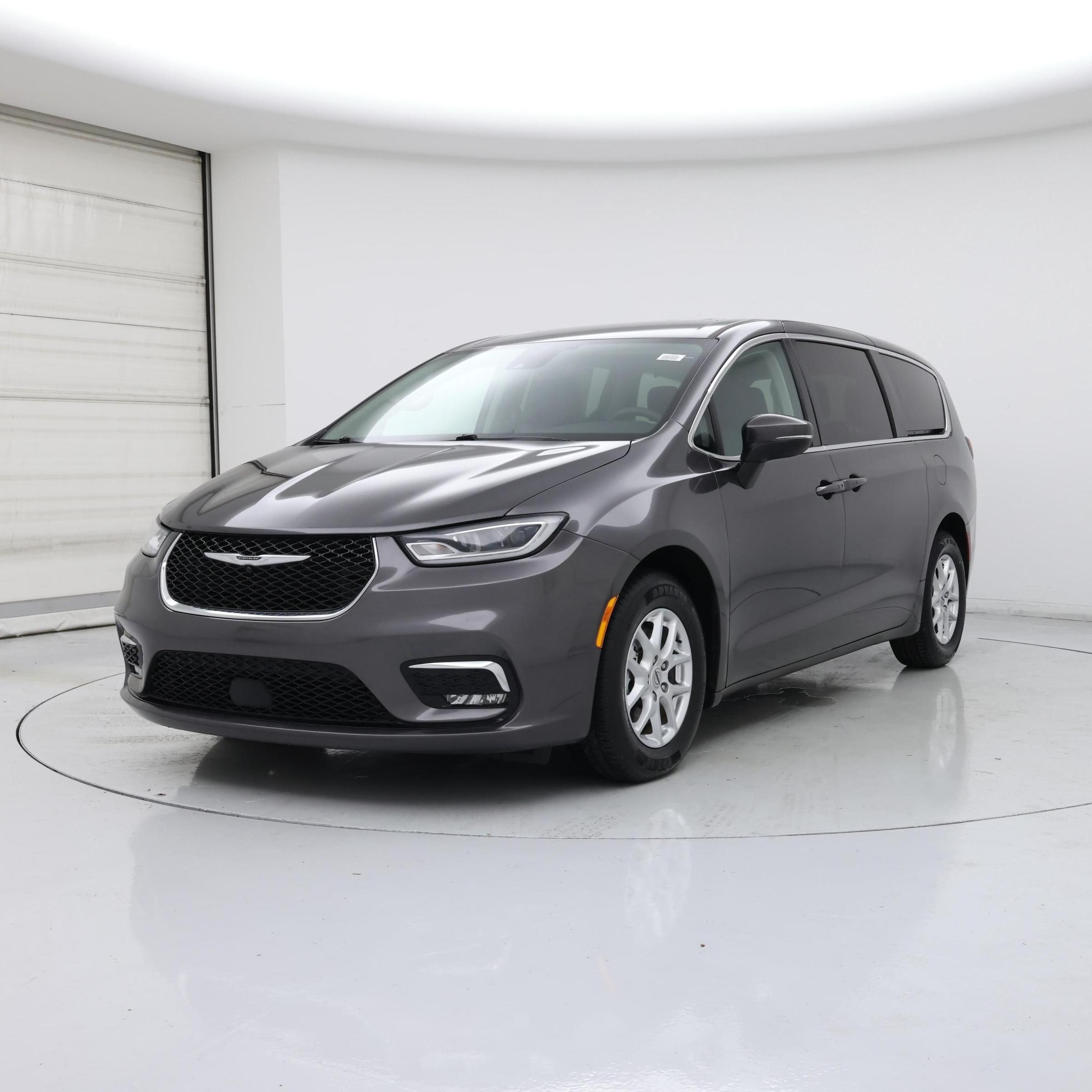 Thumbnail: 2023 Chrysler Pacifica - 4