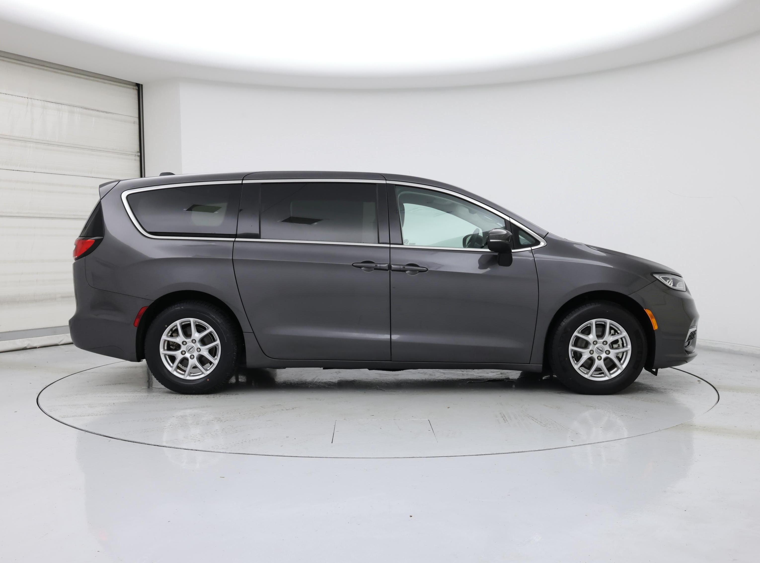 Thumbnail: 2023 Chrysler Pacifica - 7