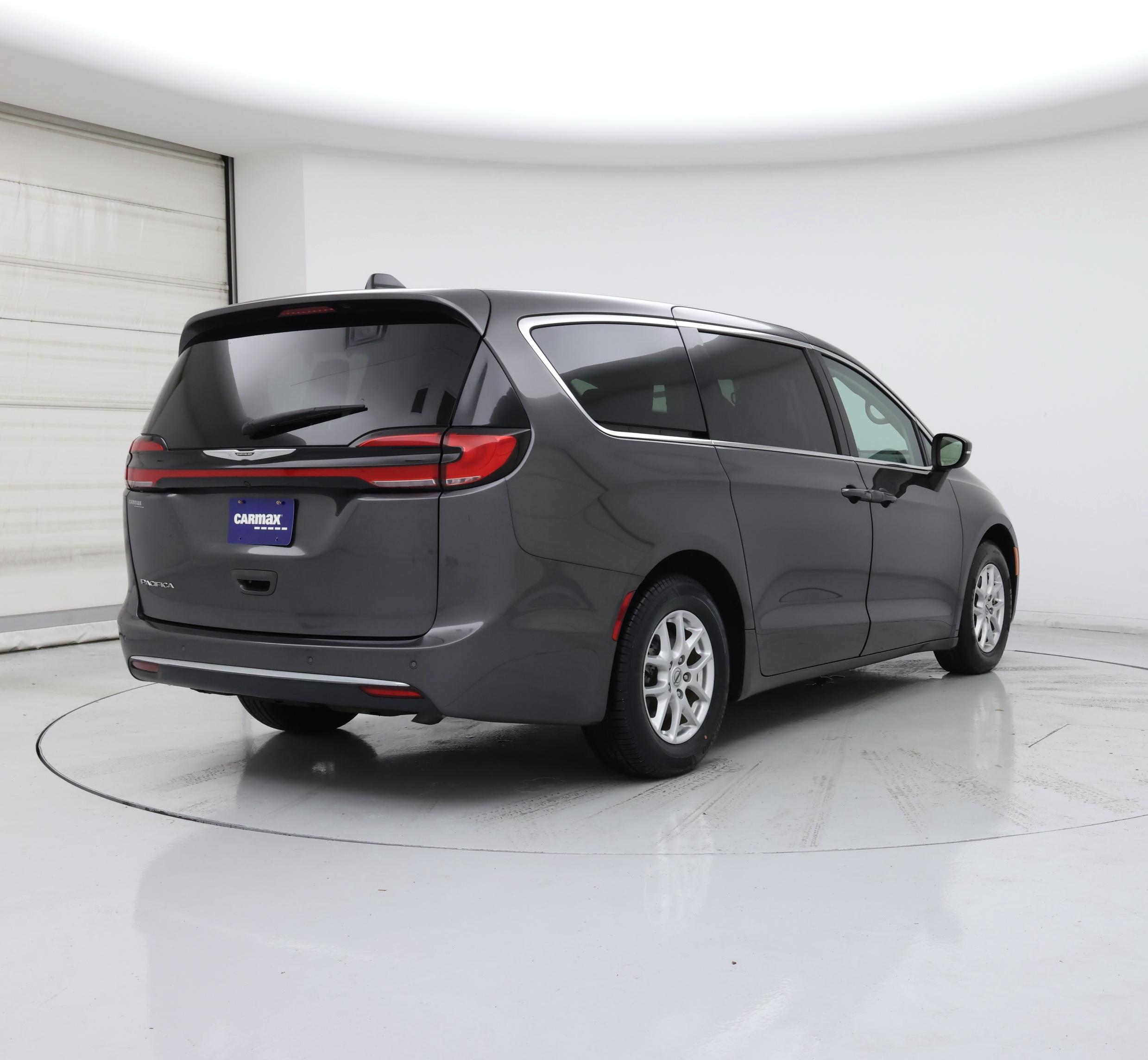 Thumbnail: 2023 Chrysler Pacifica - 8