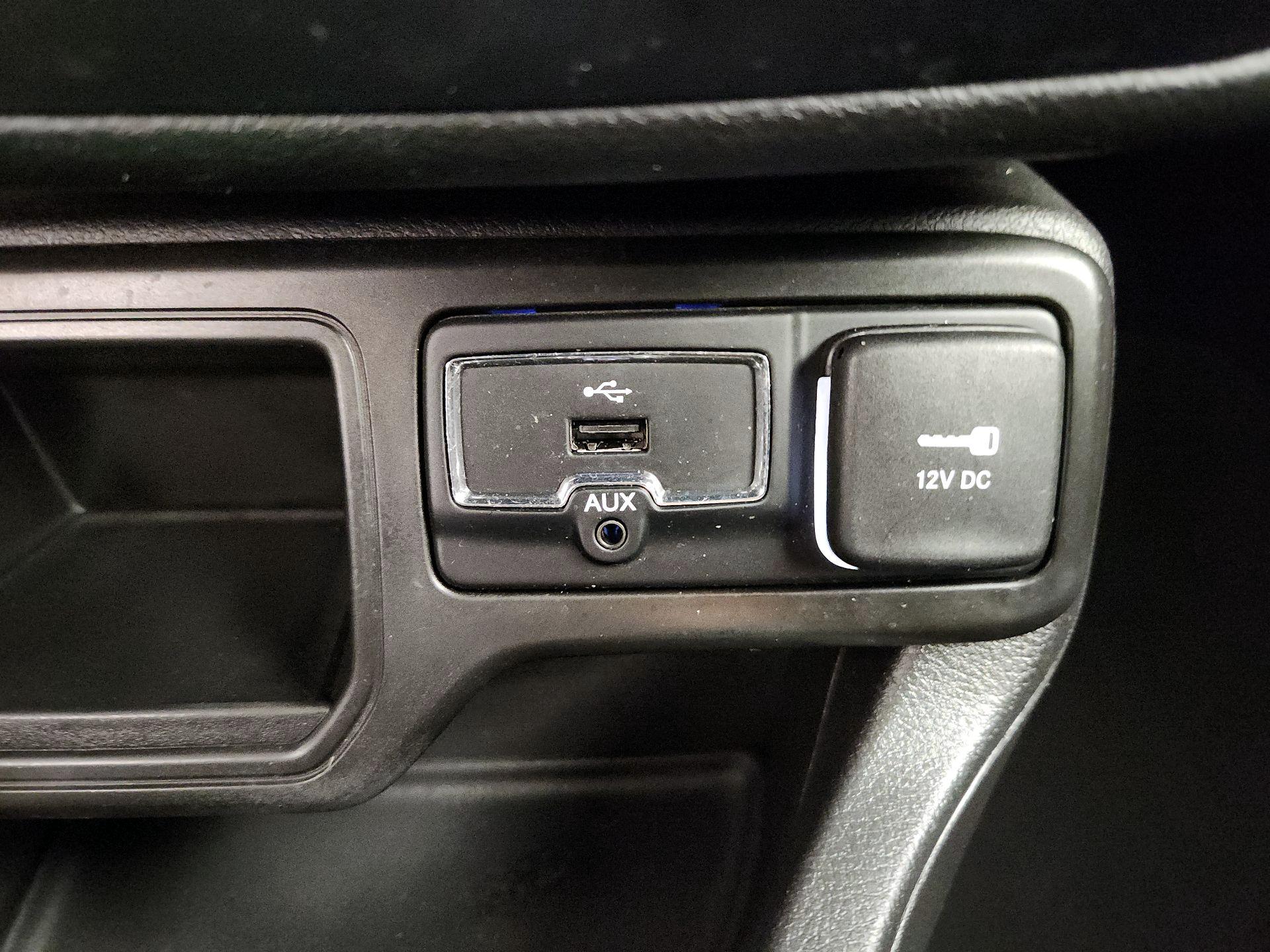 Thumbnail: 2021 Jeep Renegade - 18