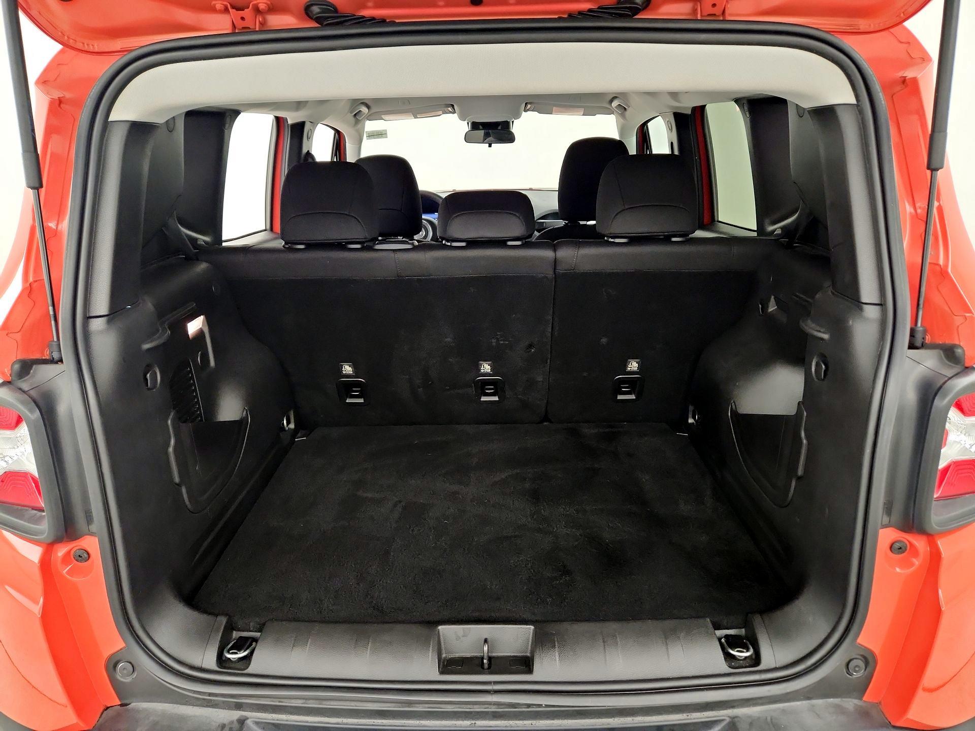 Thumbnail: 2021 Jeep Renegade - 20