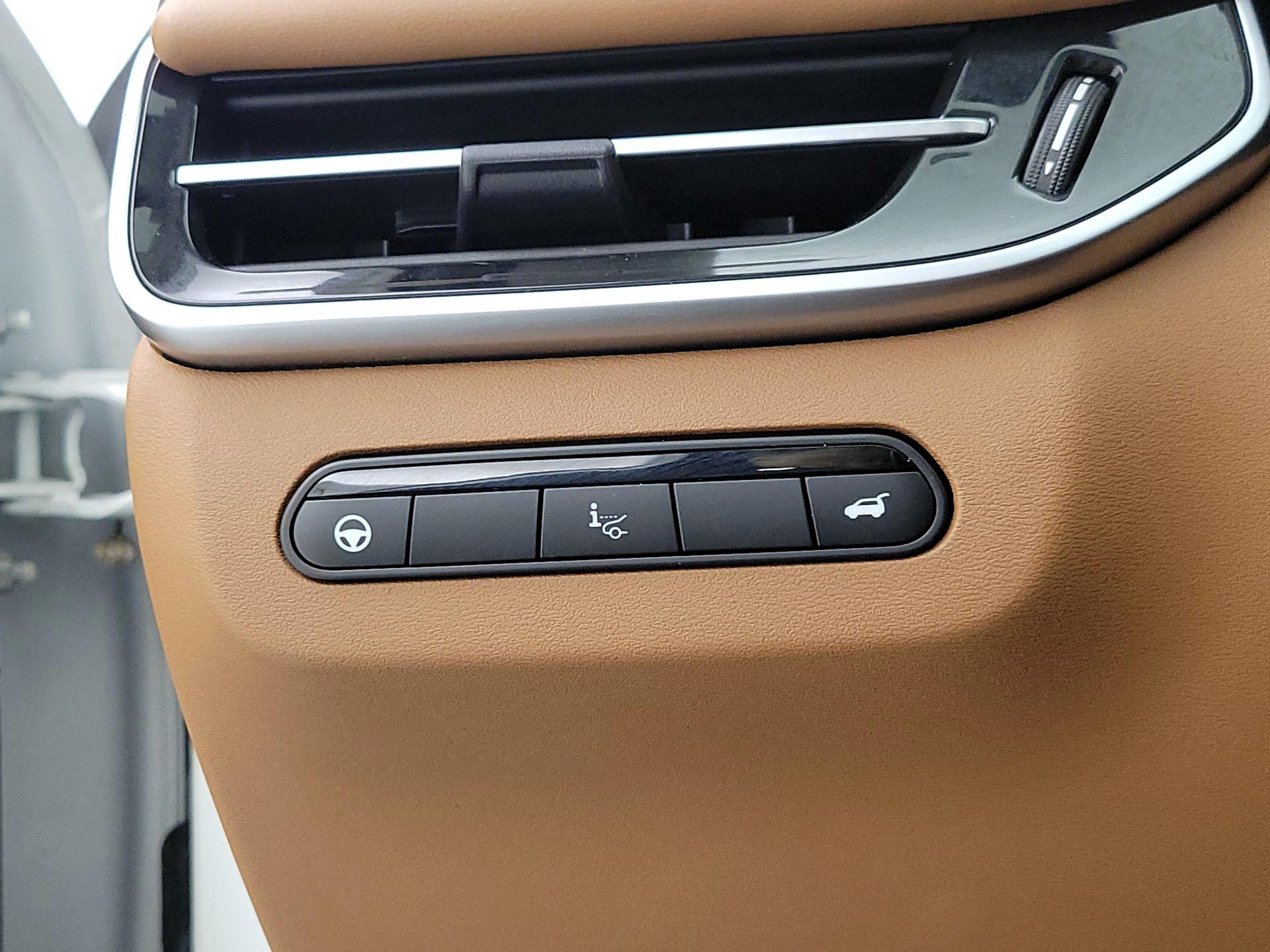 Thumbnail: 2023 INFINITI QX60 - 13