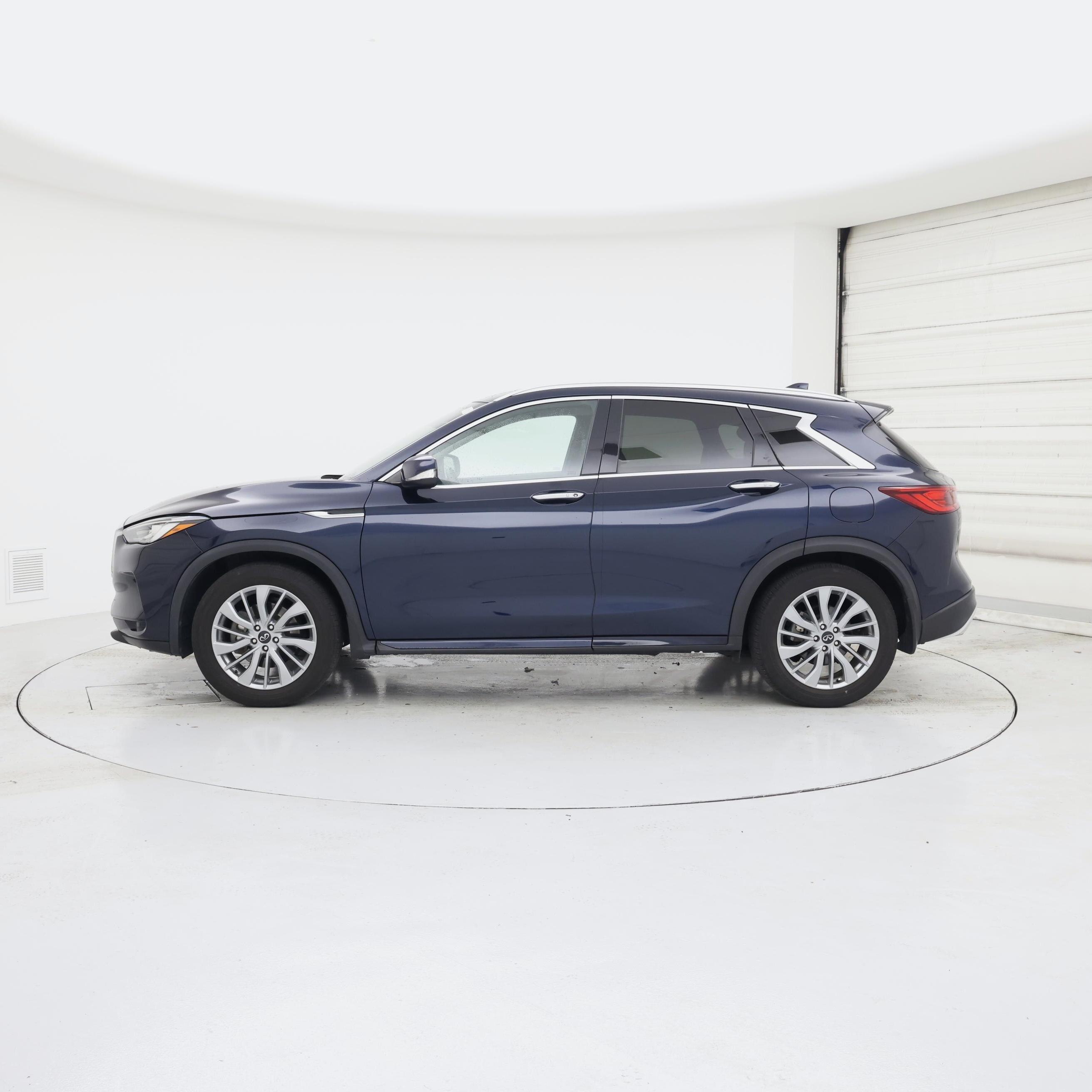 Thumbnail: 2023 INFINITI QX50 - 3