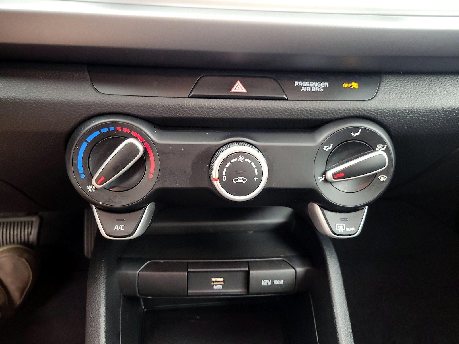 2021 Kia Rio 5-Door S - Photo 17