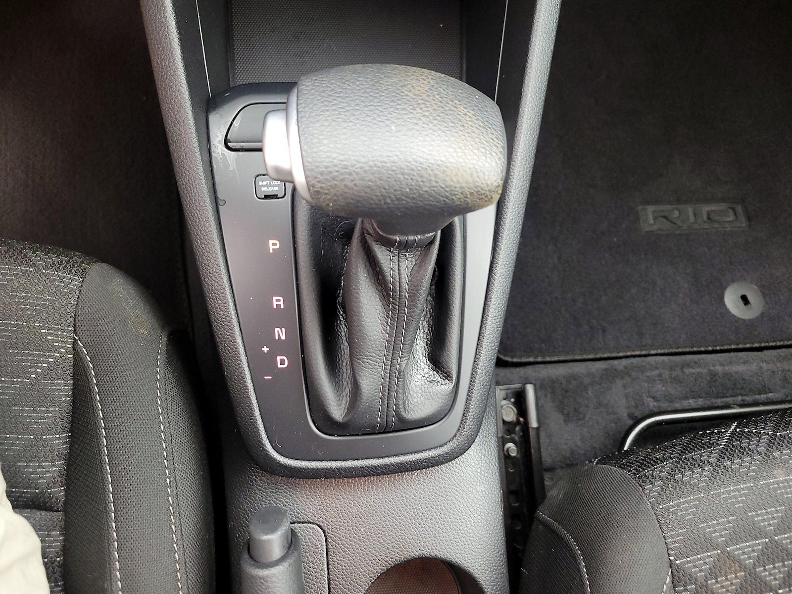 2021 Kia Rio 5-Door S - Photo 18
