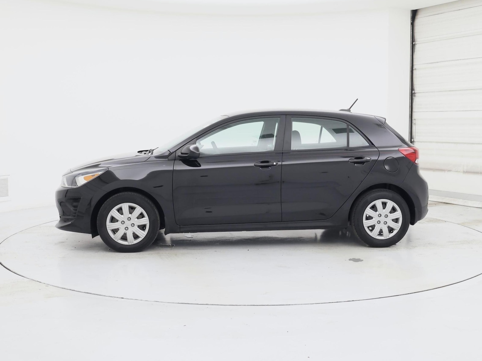 2021 Kia Rio 5-Door S - Photo 4