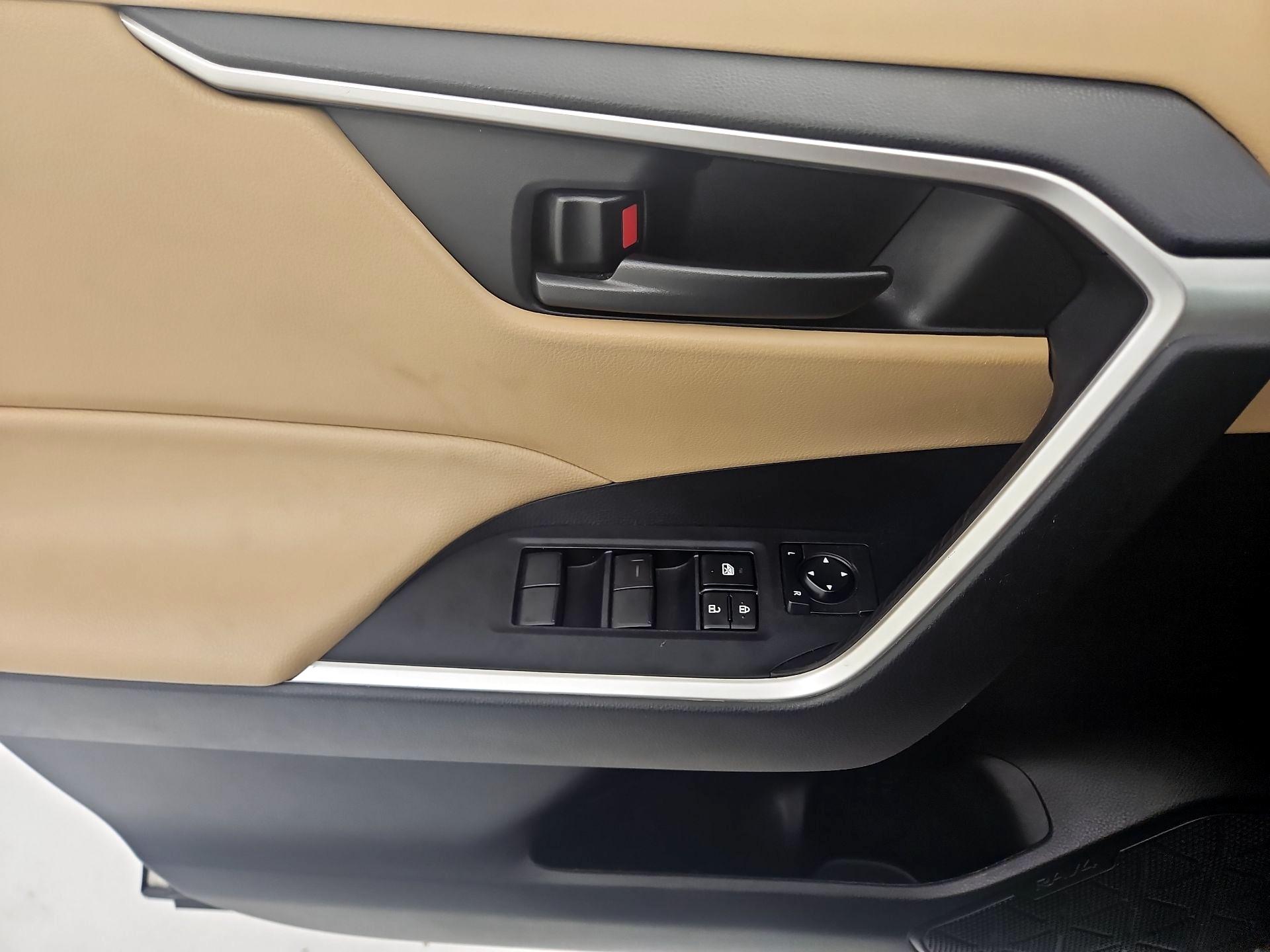 Thumbnail: 2022 Toyota RAV4 - 12