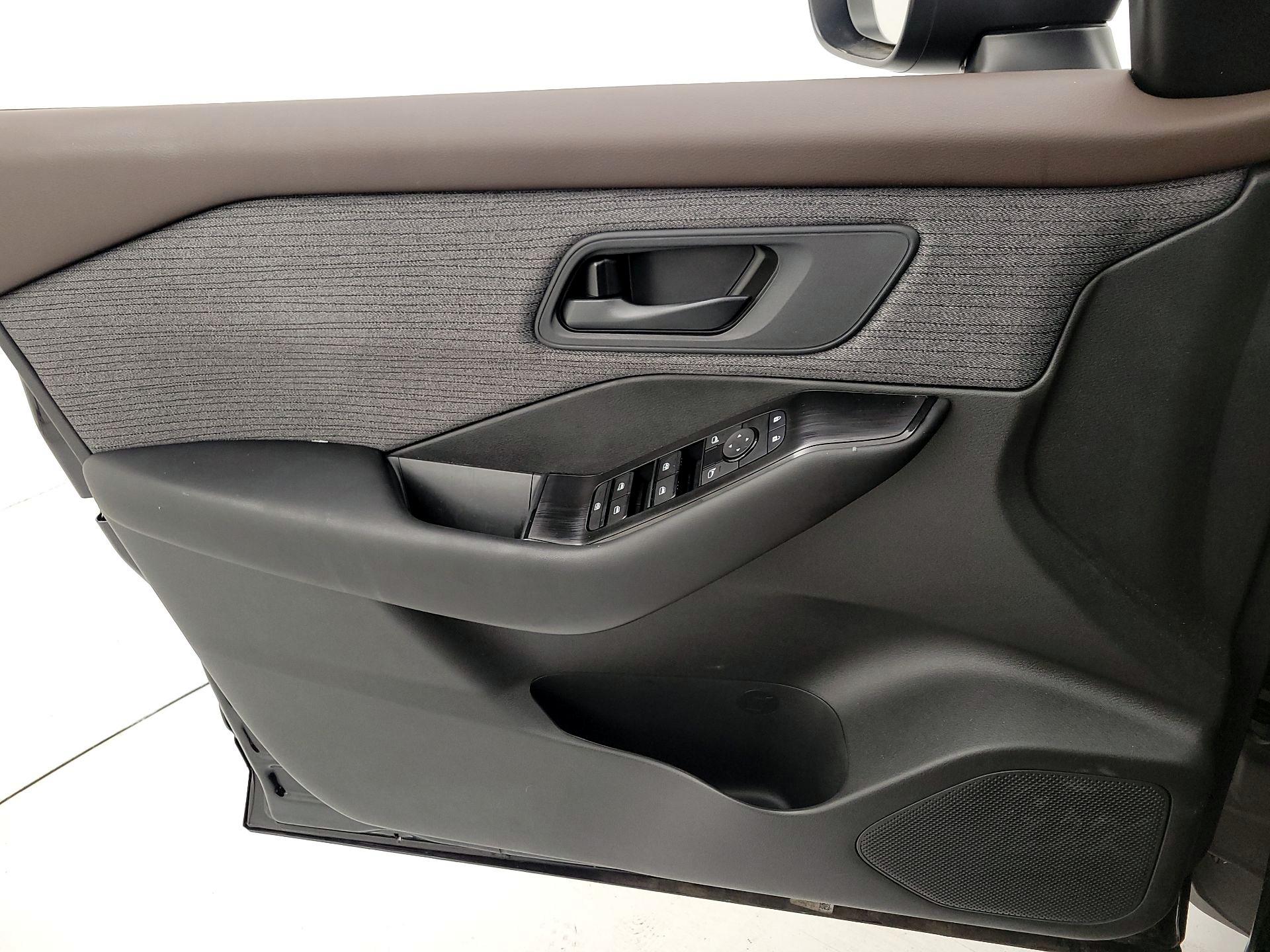 Thumbnail: 2023 Nissan Rogue - 12