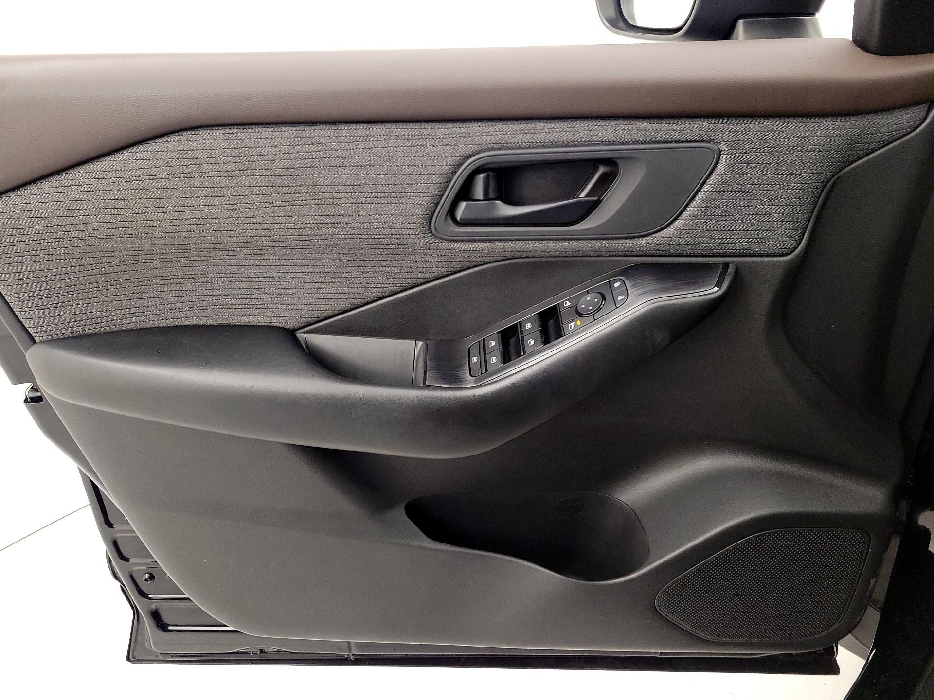 Thumbnail: 2023 Nissan Rogue - 12