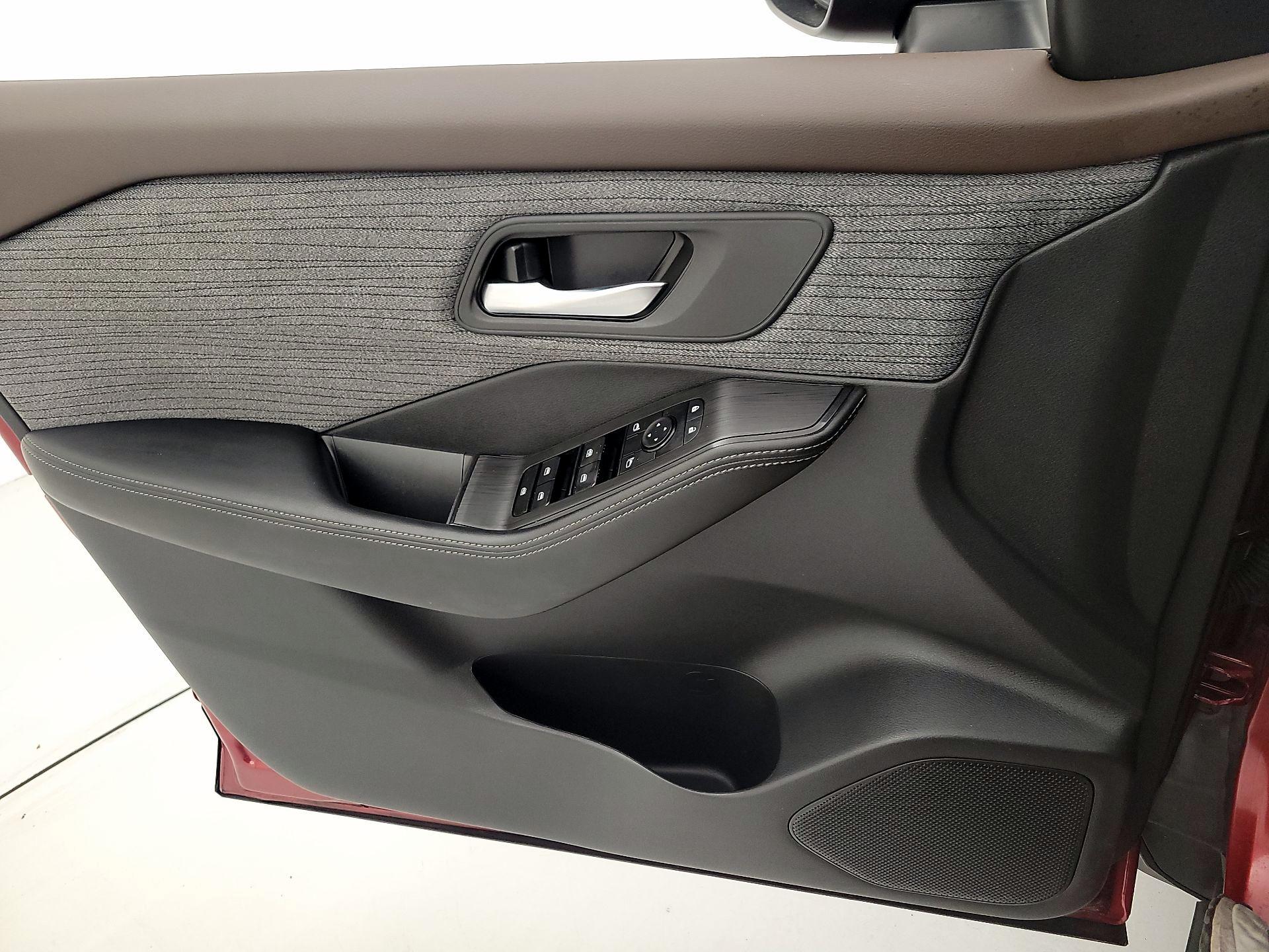 Thumbnail: 2023 Nissan Rogue - 12