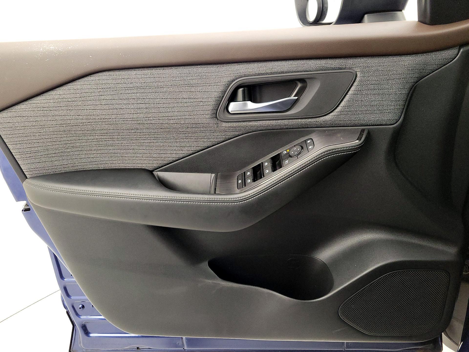 Thumbnail: 2023 Nissan Rogue - 12