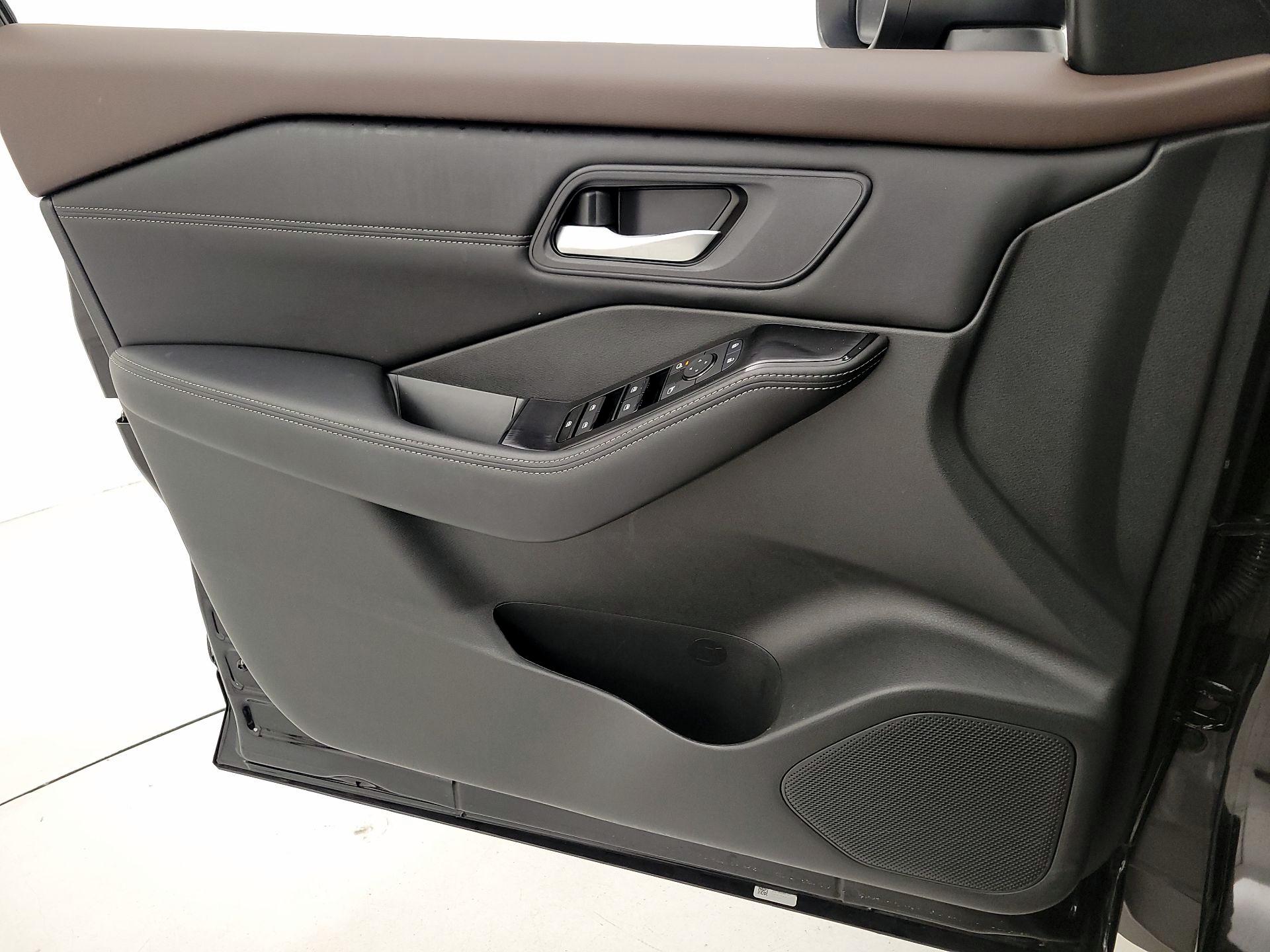 Thumbnail: 2023 Nissan Rogue - 12