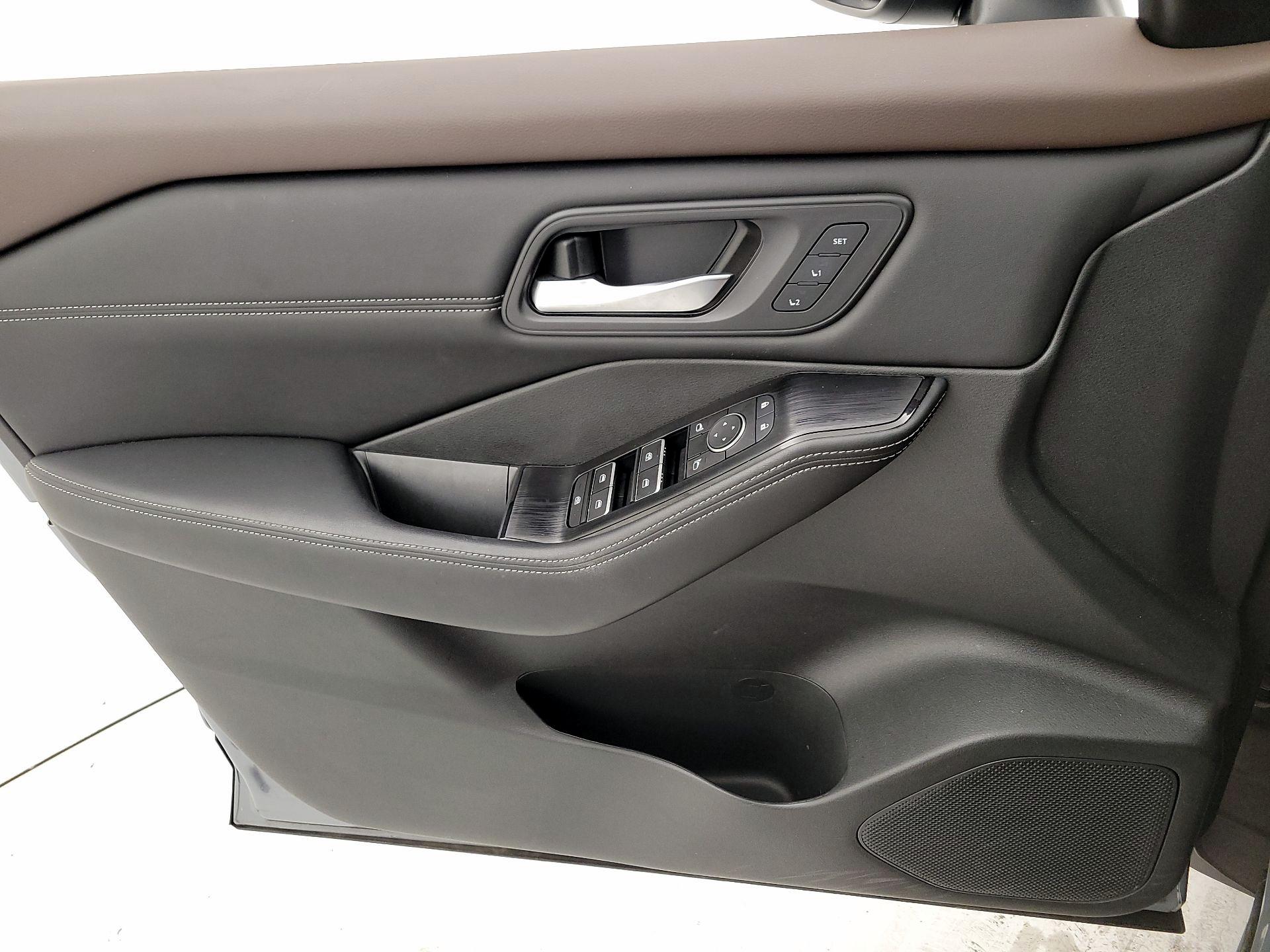 Thumbnail: 2023 Nissan Rogue - 12