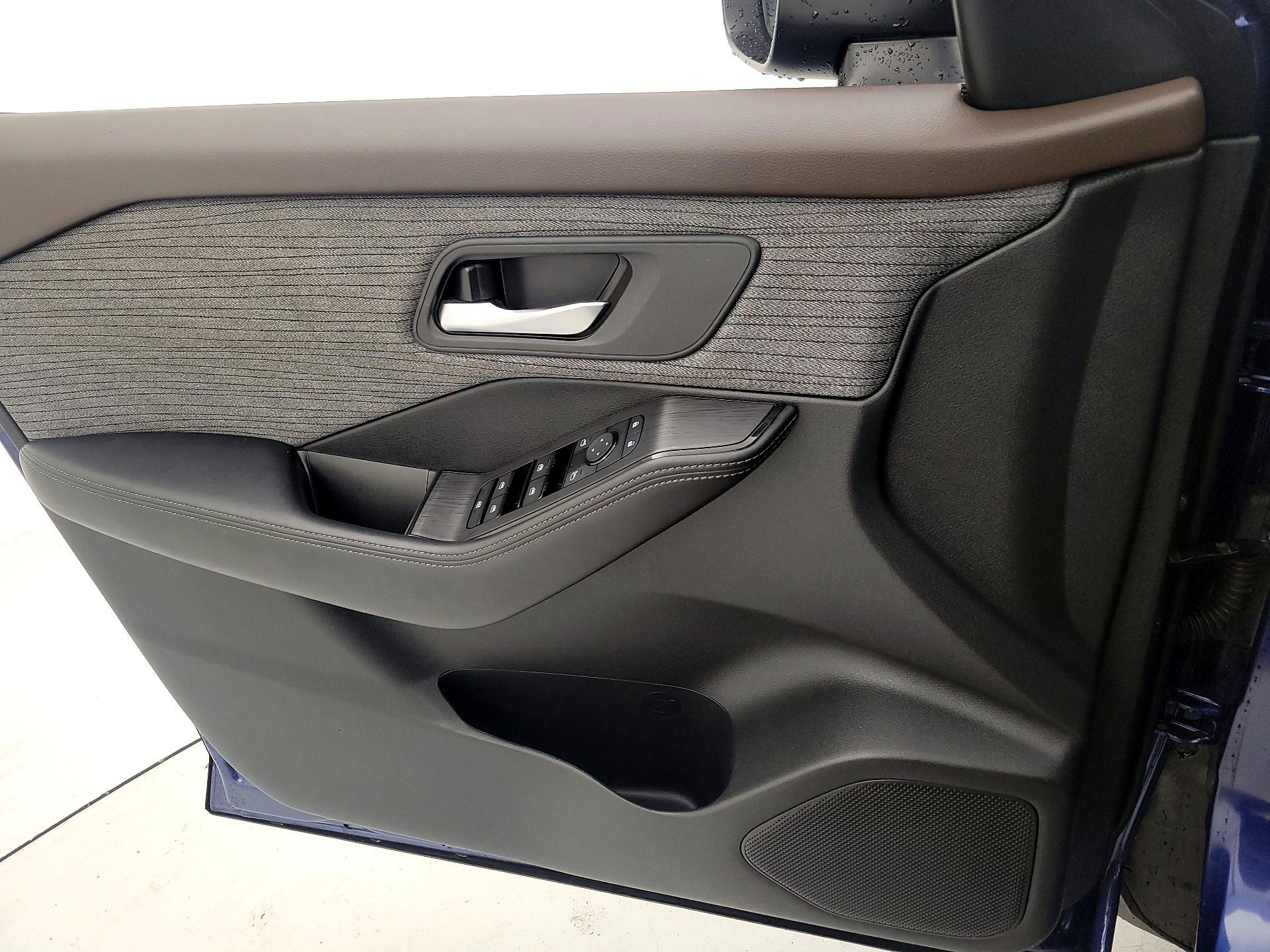 Thumbnail: 2023 Nissan Rogue - 12