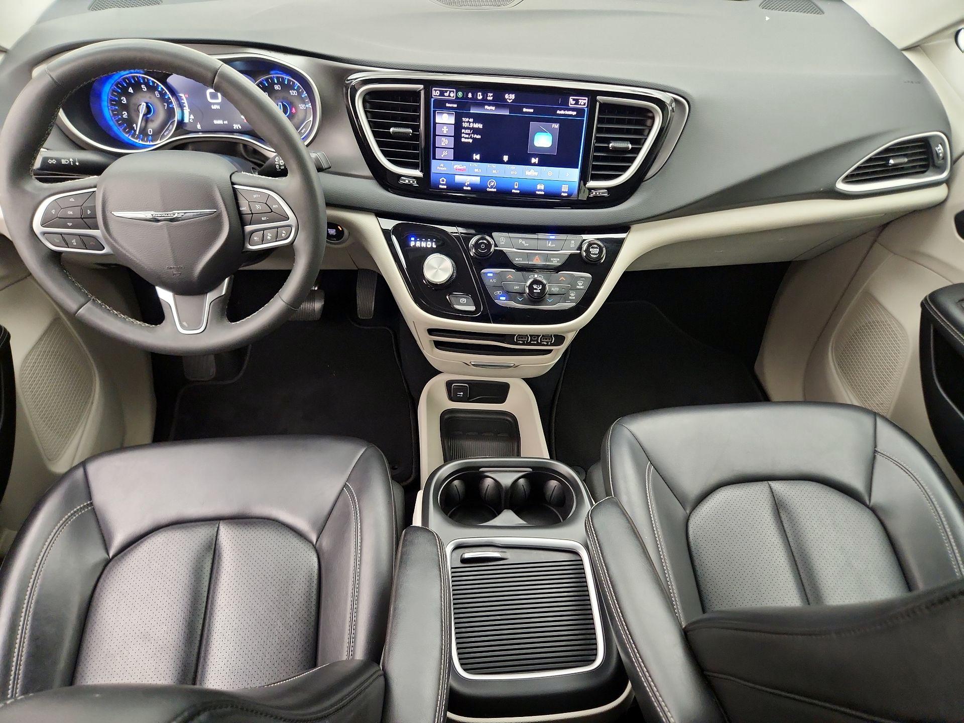 Thumbnail: 2023 Chrysler Pacifica - 9