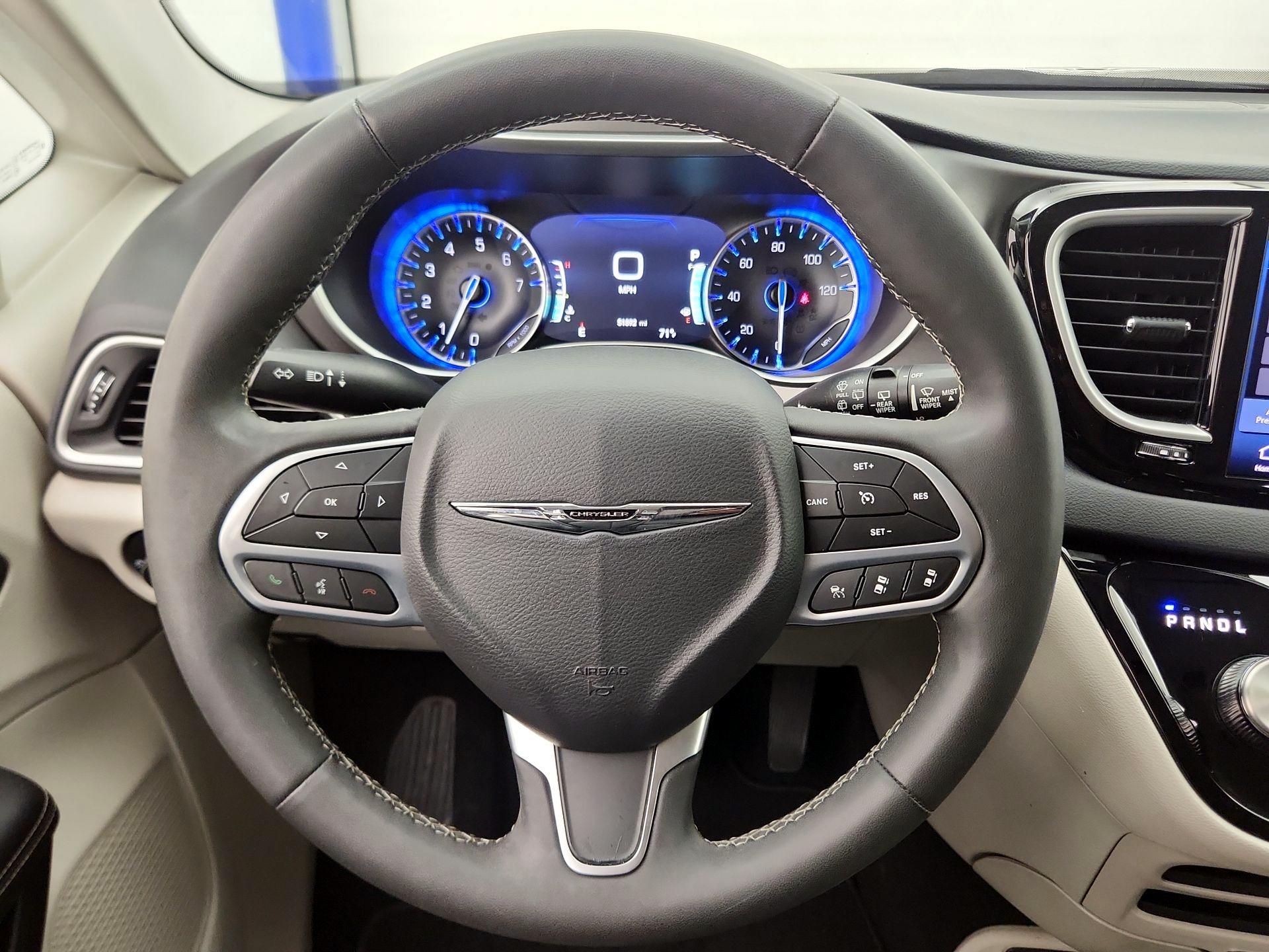 Thumbnail: 2023 Chrysler Pacifica - 10