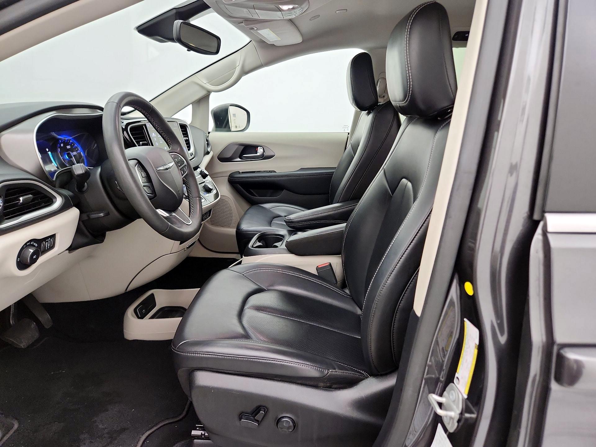 Thumbnail: 2023 Chrysler Pacifica - 11