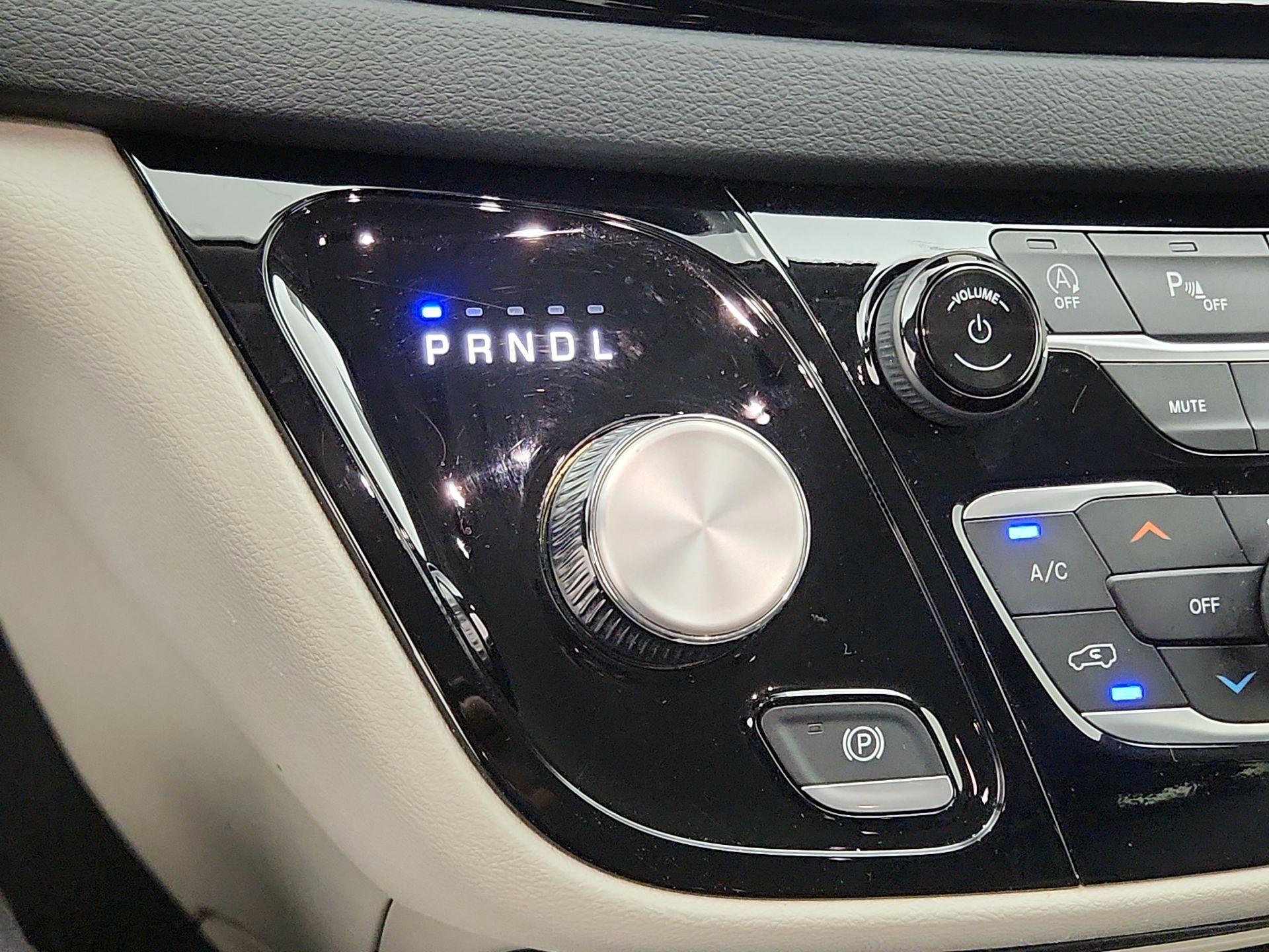 Thumbnail: 2023 Chrysler Pacifica - 17