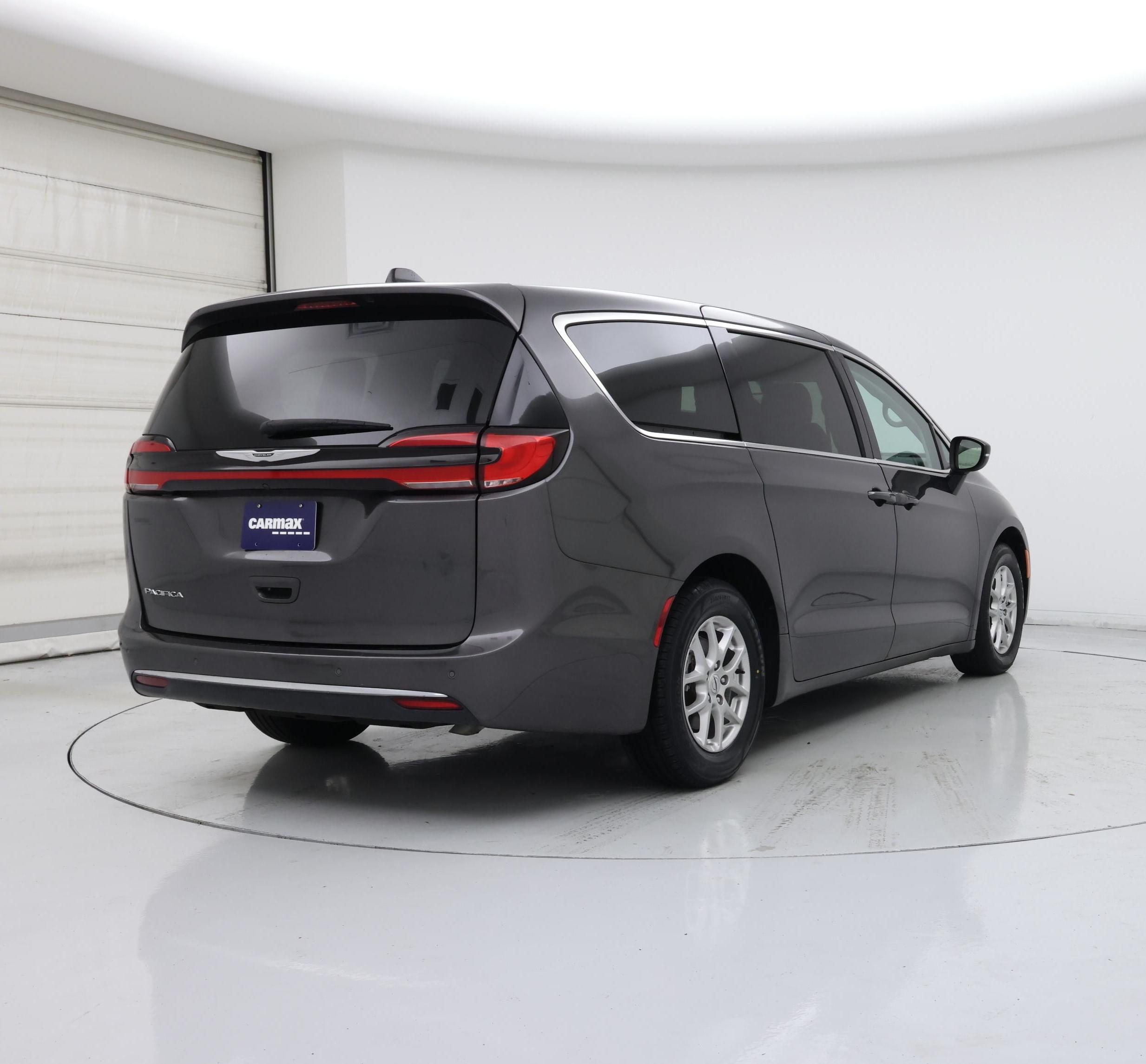 Thumbnail: 2023 Chrysler Pacifica - 8