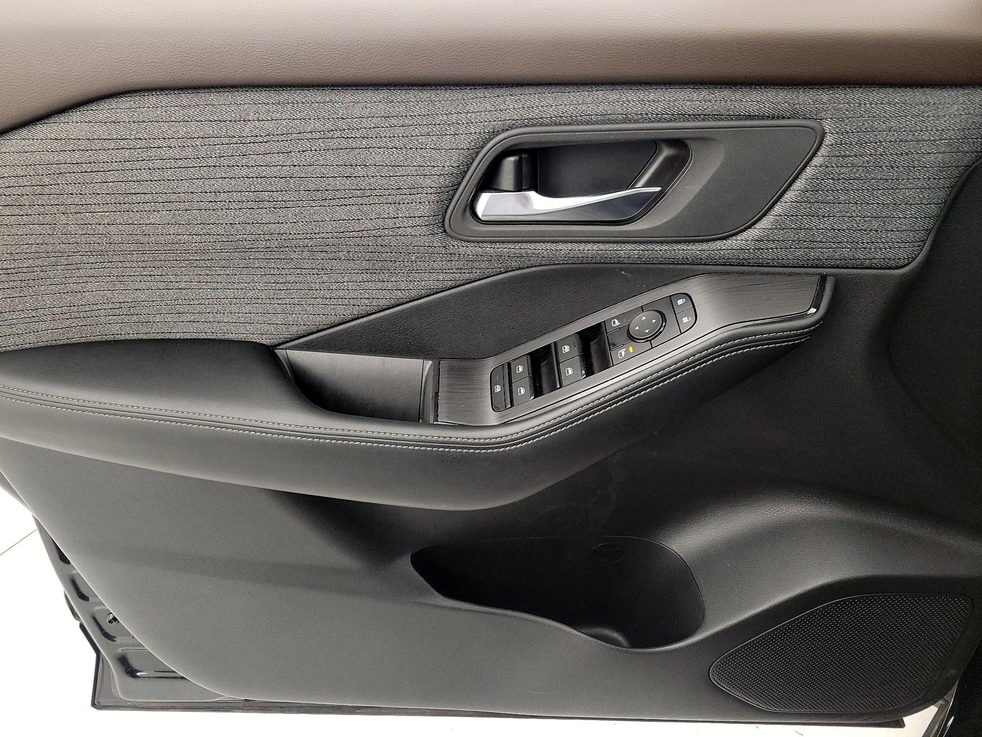 Thumbnail: 2023 Nissan Rogue - 12