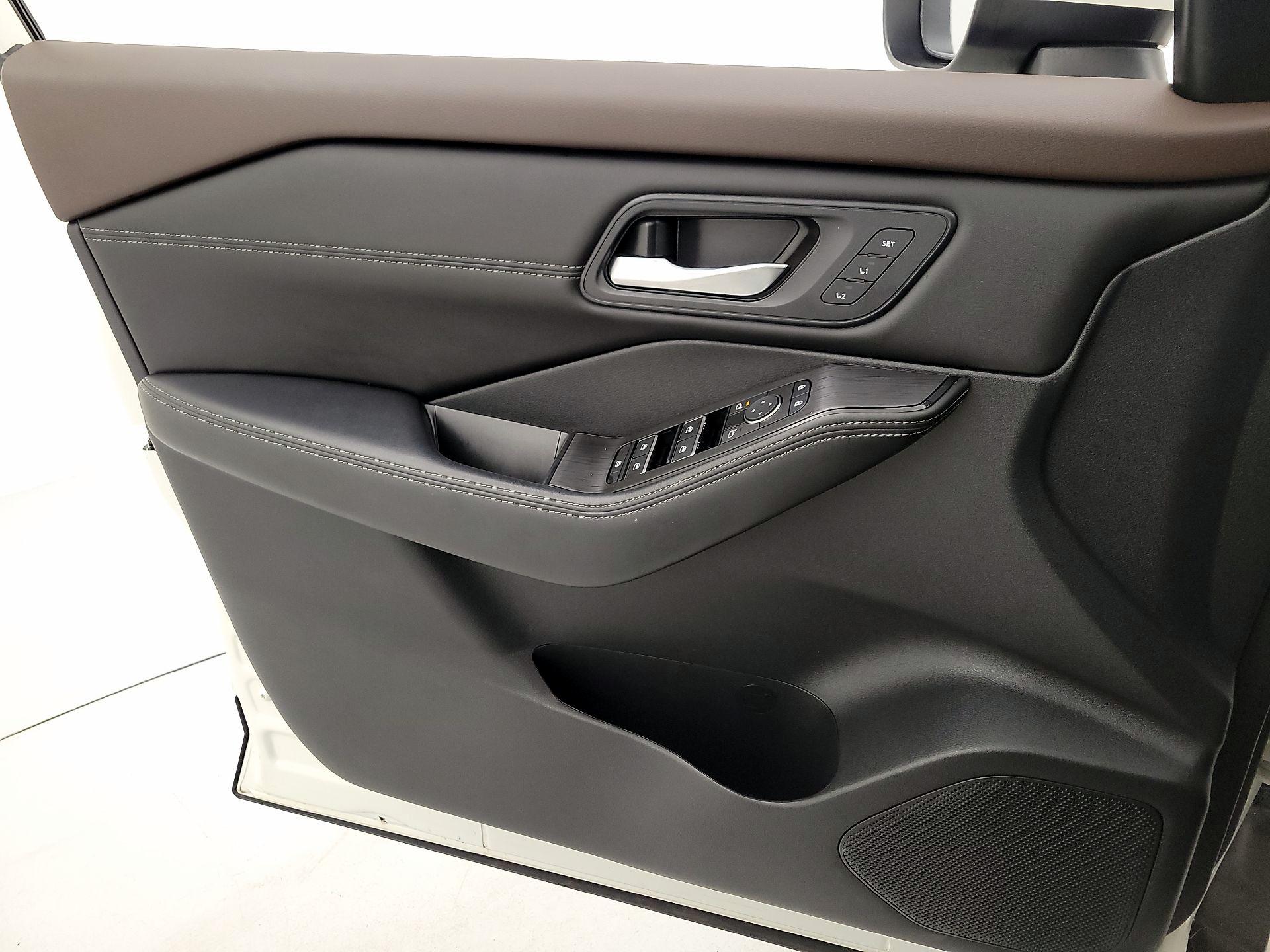 Thumbnail: 2023 Nissan Rogue - 12