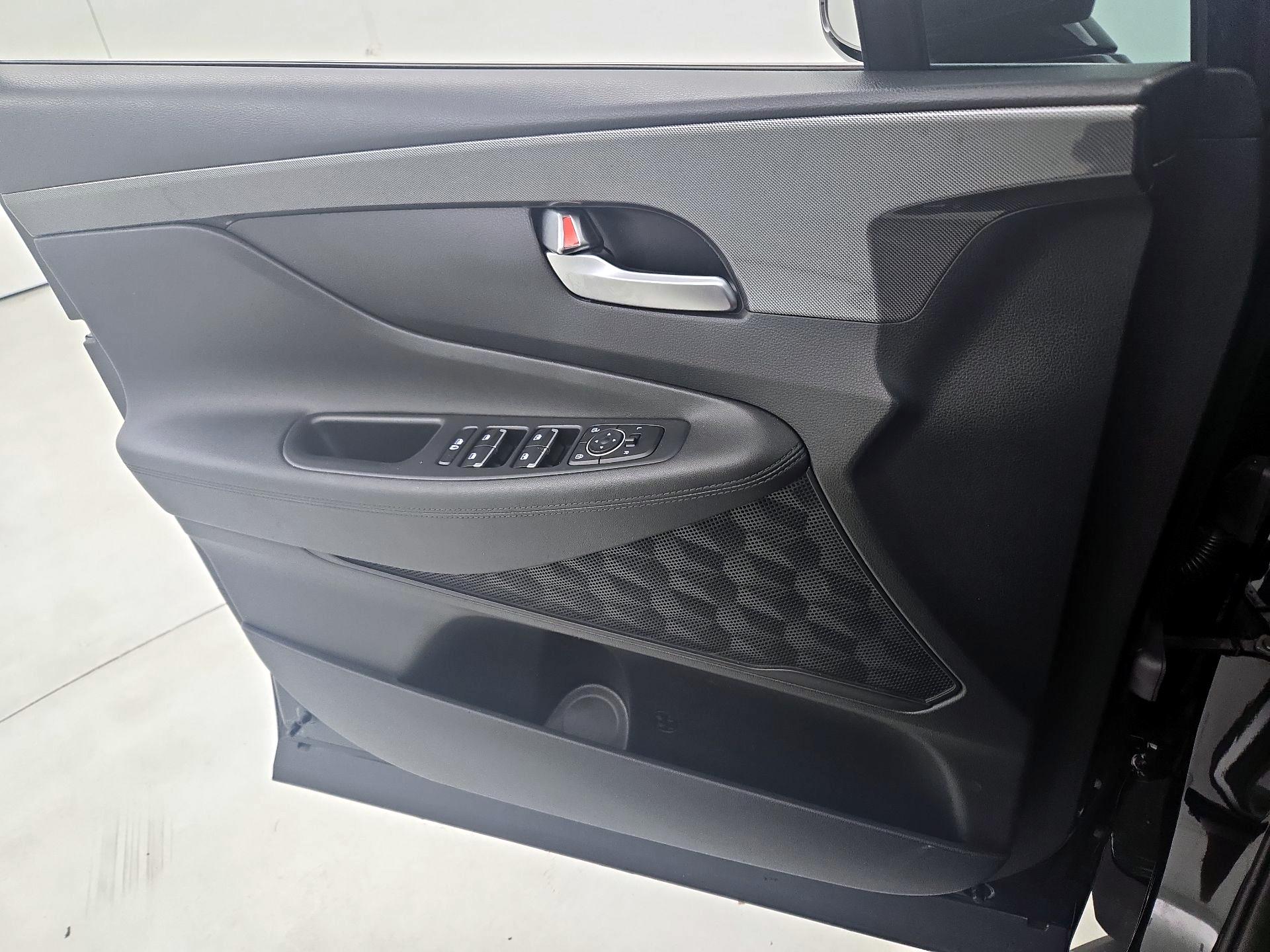 Thumbnail: 2023 Hyundai Santa Fe - 12