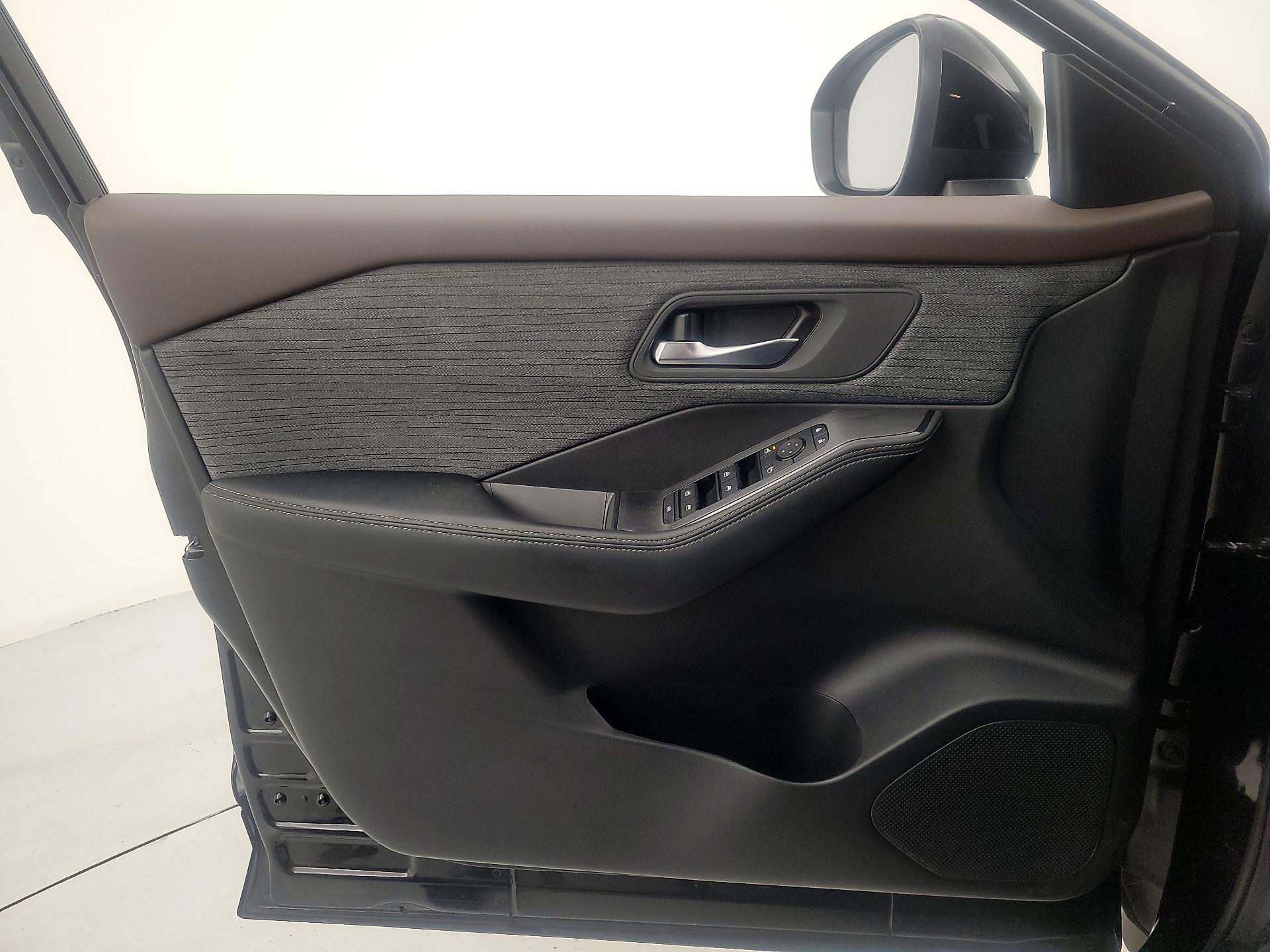 Thumbnail: 2023 Nissan Rogue - 12