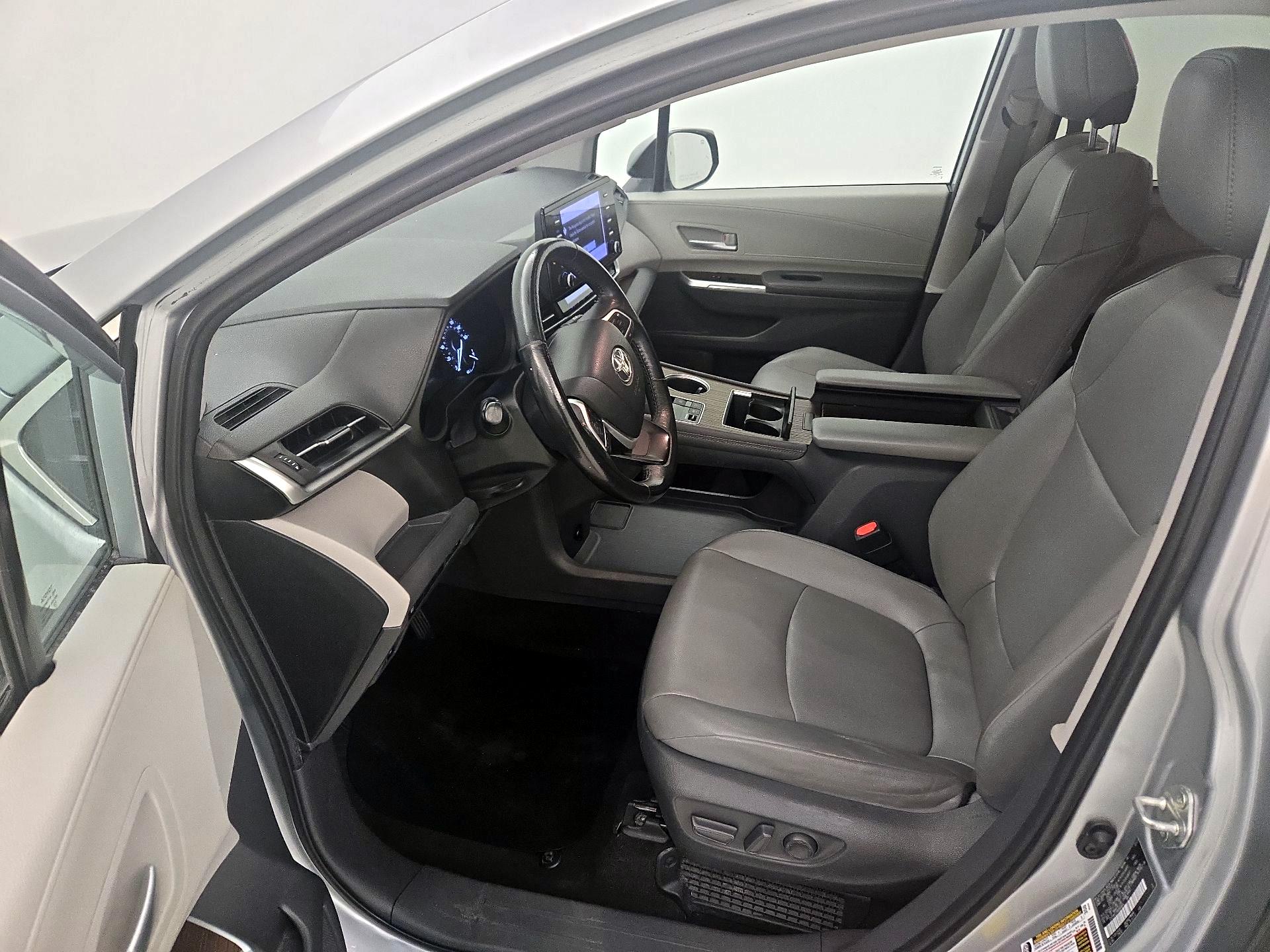 Thumbnail: 2021 Toyota Sienna - 11