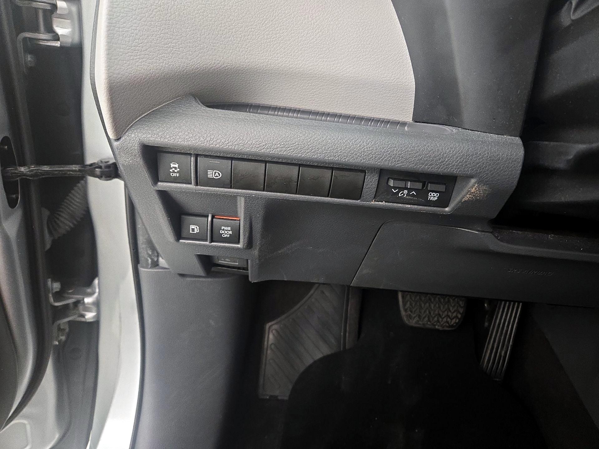 Thumbnail: 2021 Toyota Sienna - 13