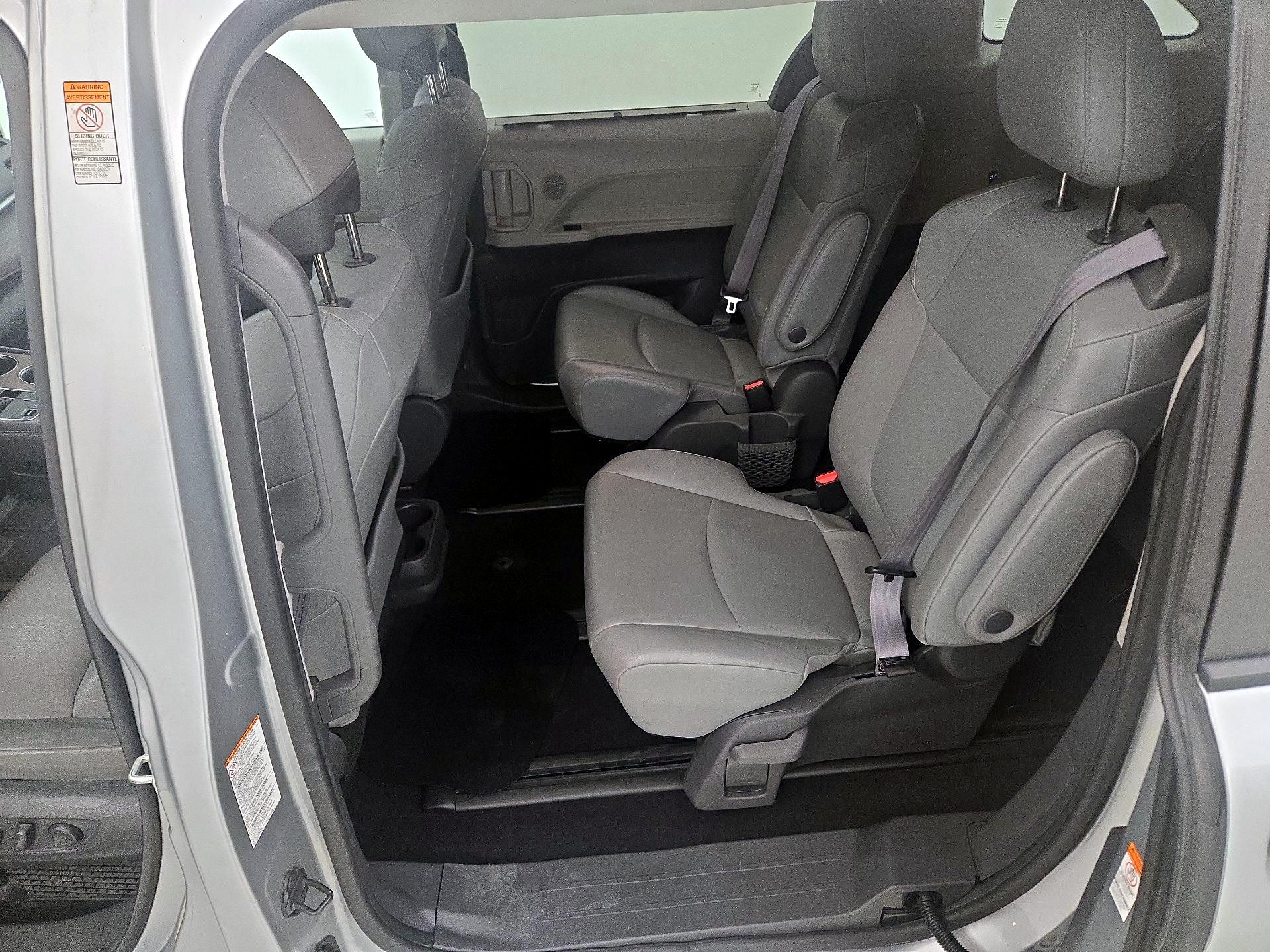 Thumbnail: 2021 Toyota Sienna - 20