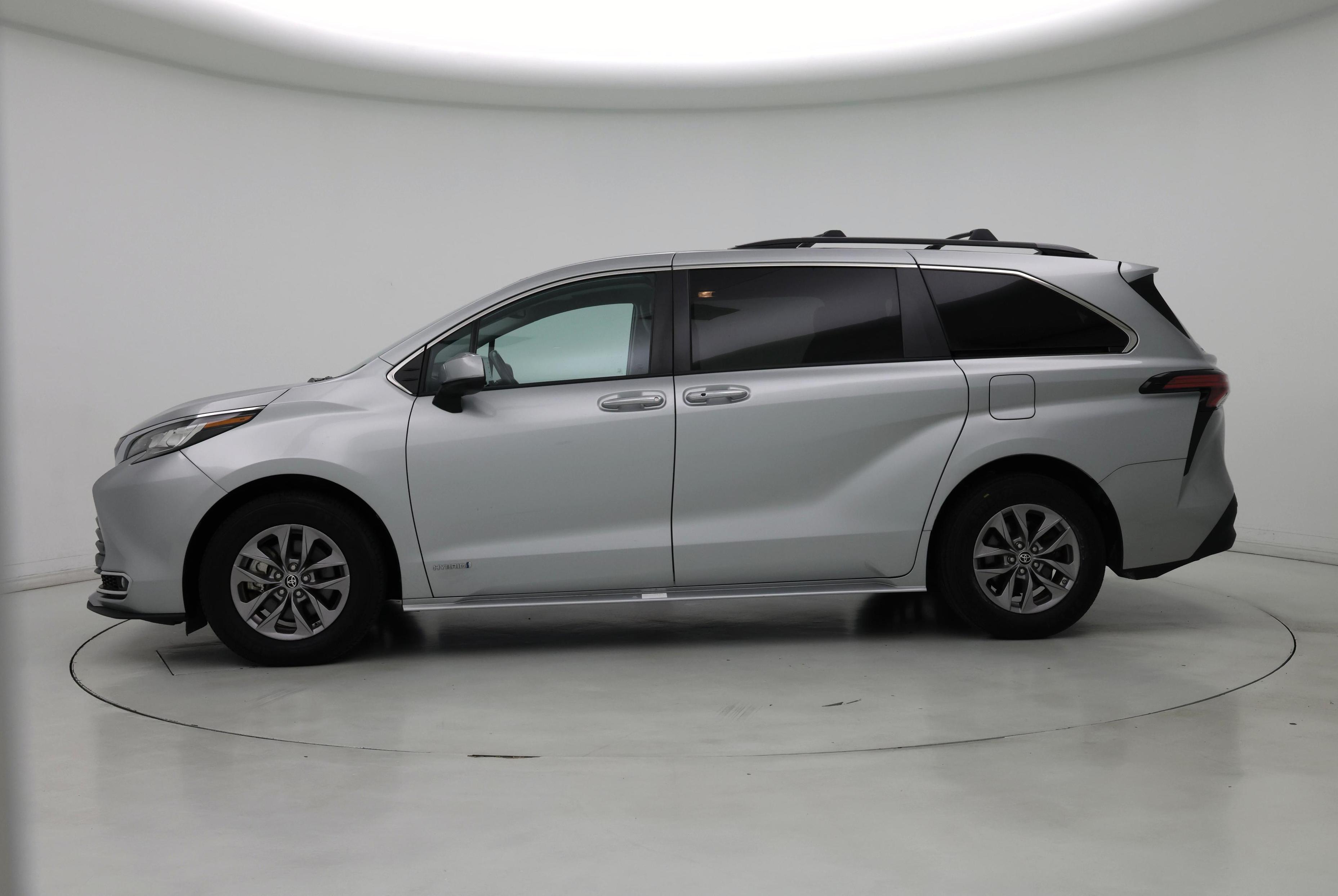 Thumbnail: 2021 Toyota Sienna - 3
