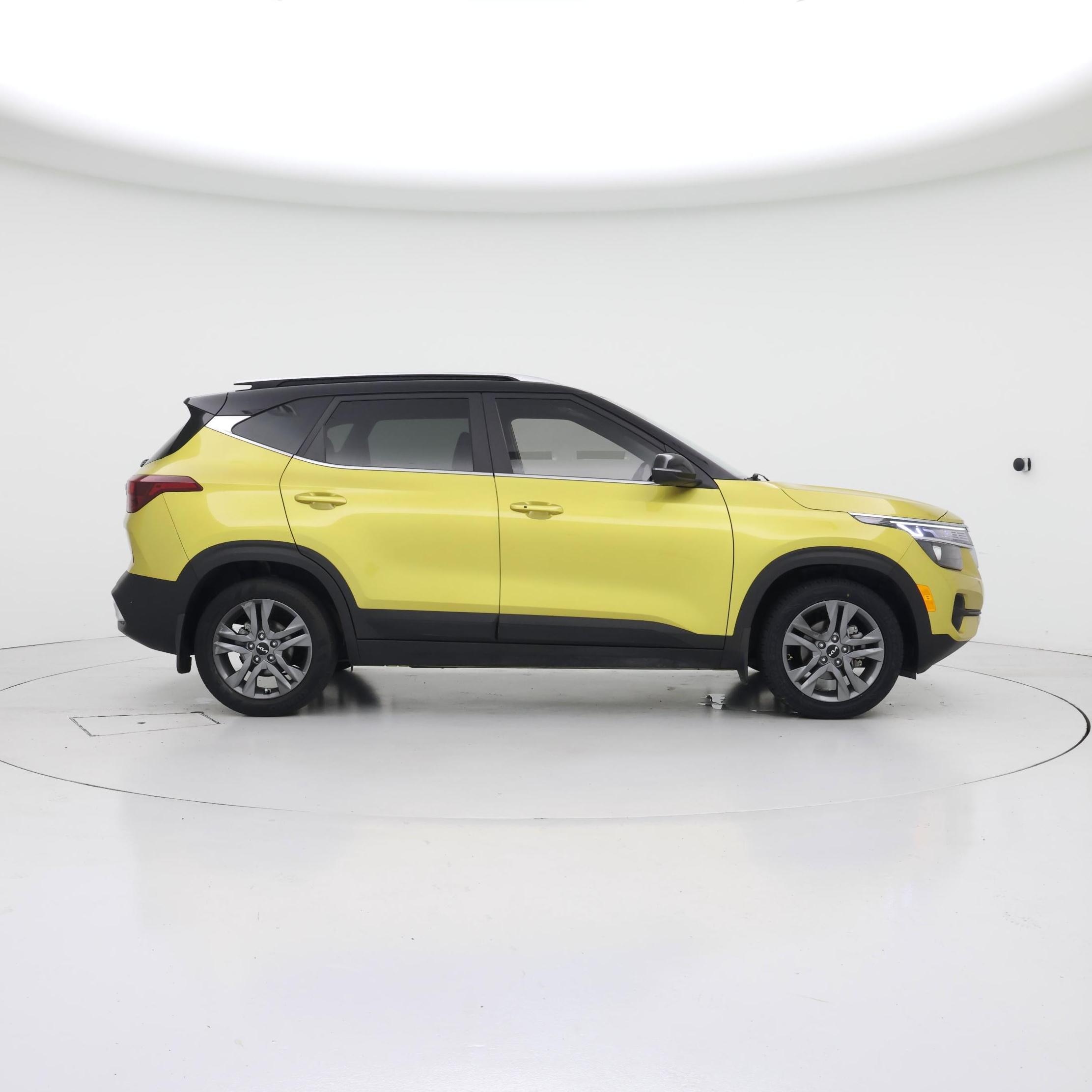 Thumbnail: 2023 Kia Seltos - 7