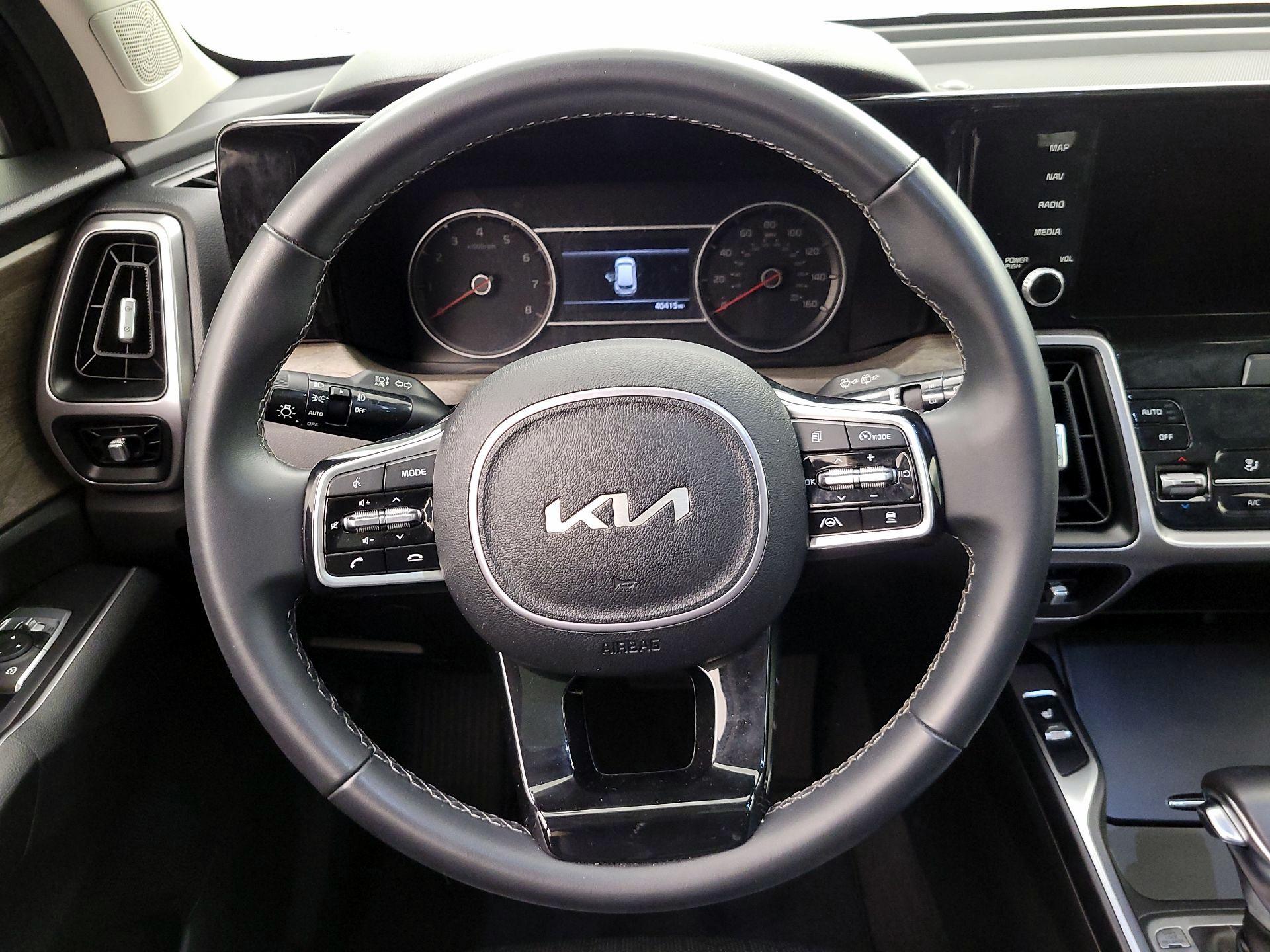 Thumbnail: 2023 Kia Sorento - 10