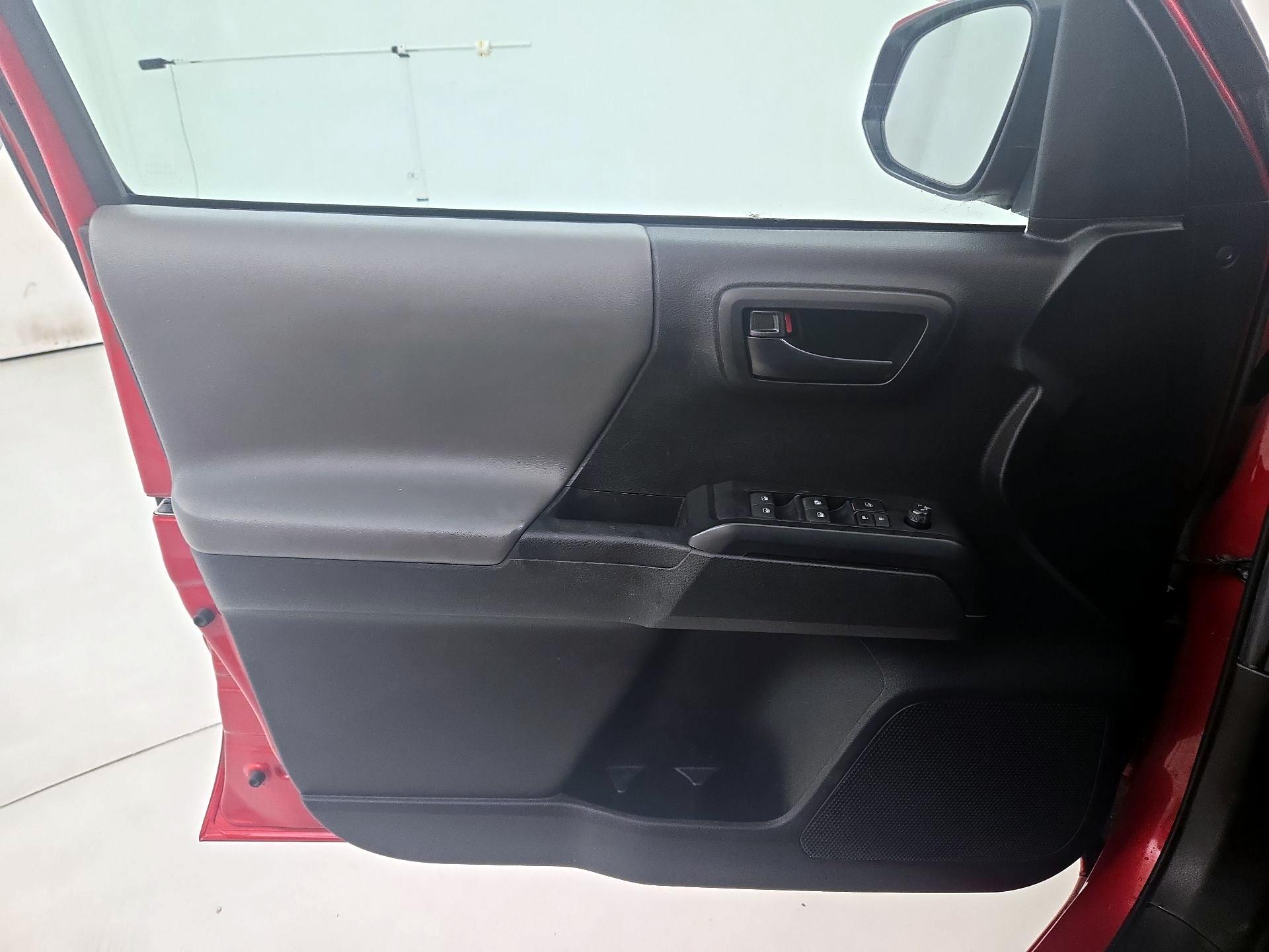 Thumbnail: 2022 Toyota Tacoma - 12