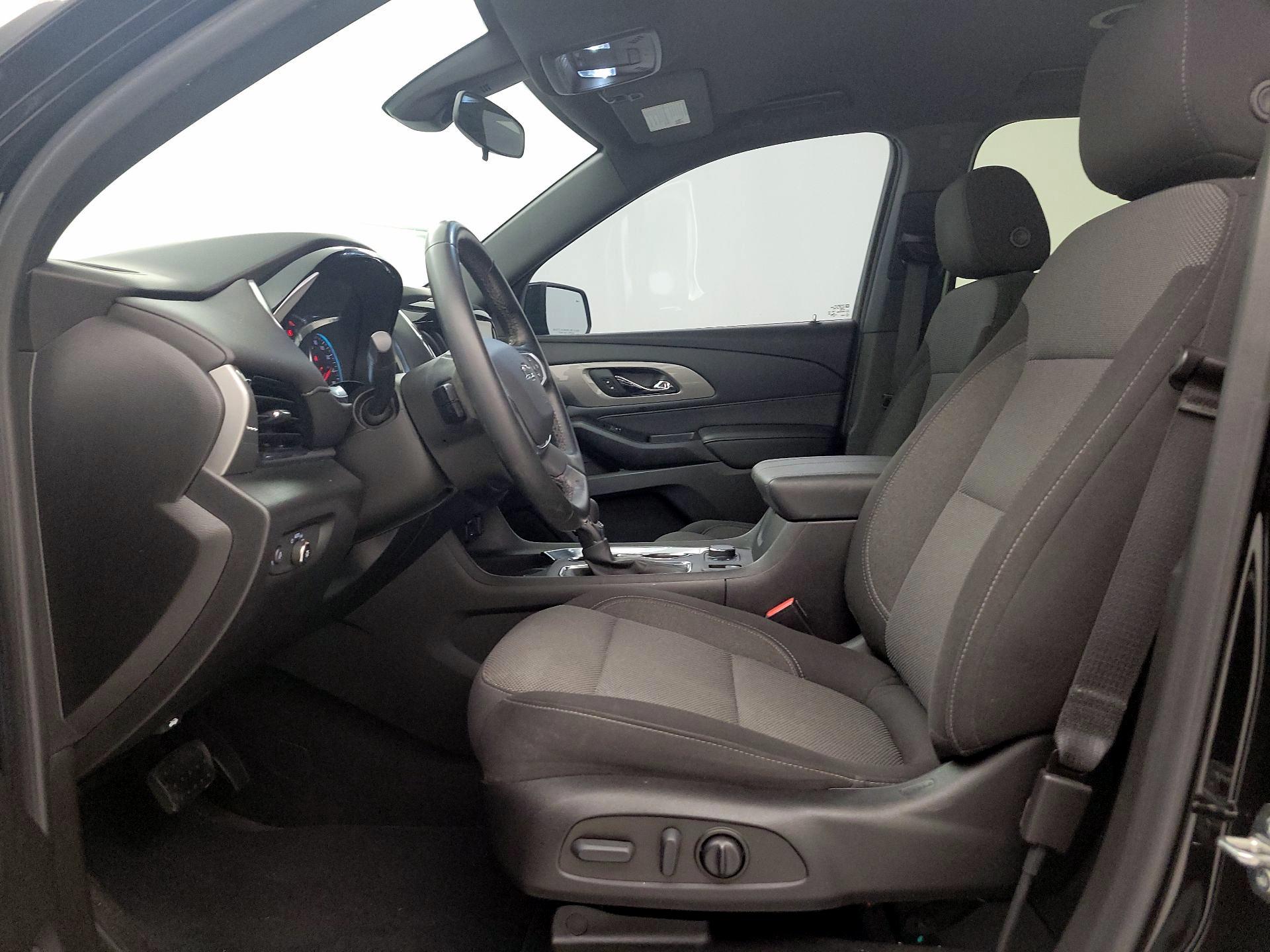 Thumbnail: 2023 Chevrolet Traverse - 11