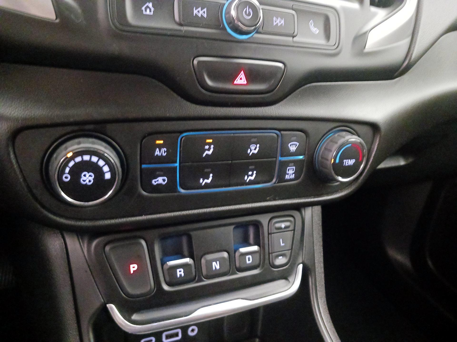 Thumbnail: 2020 GMC Terrain - 16