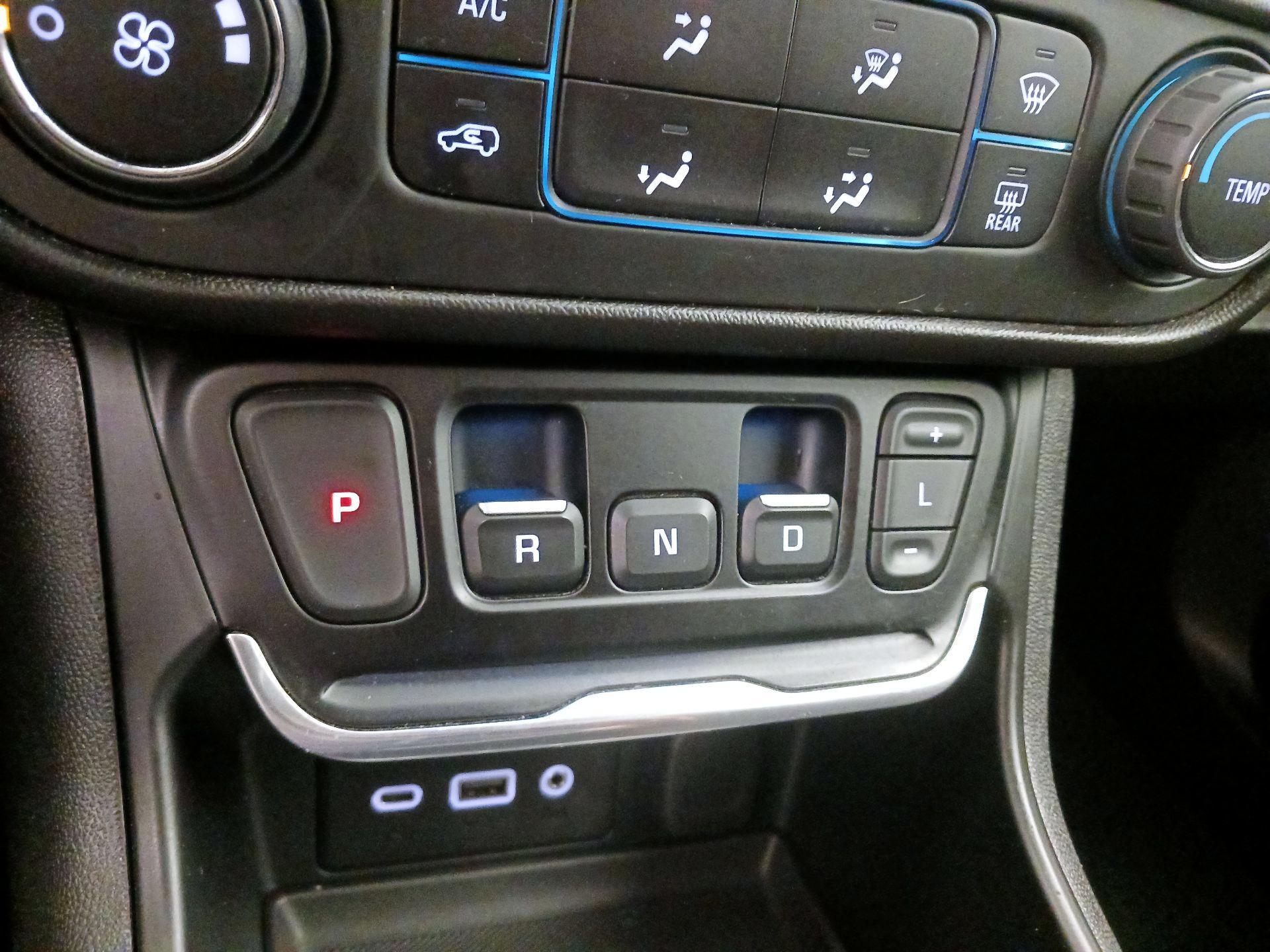 Thumbnail: 2020 GMC Terrain - 17