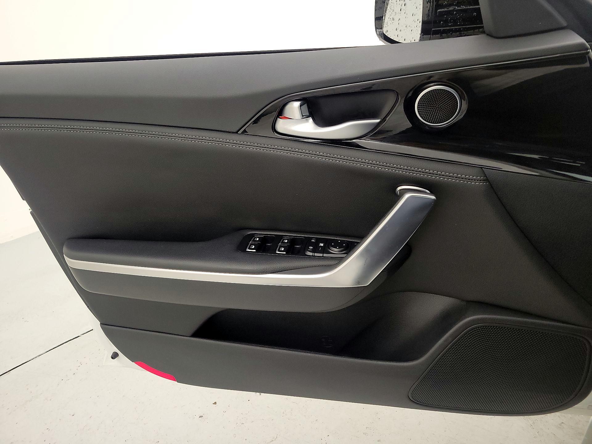 Thumbnail: 2022 Kia Stinger - 12