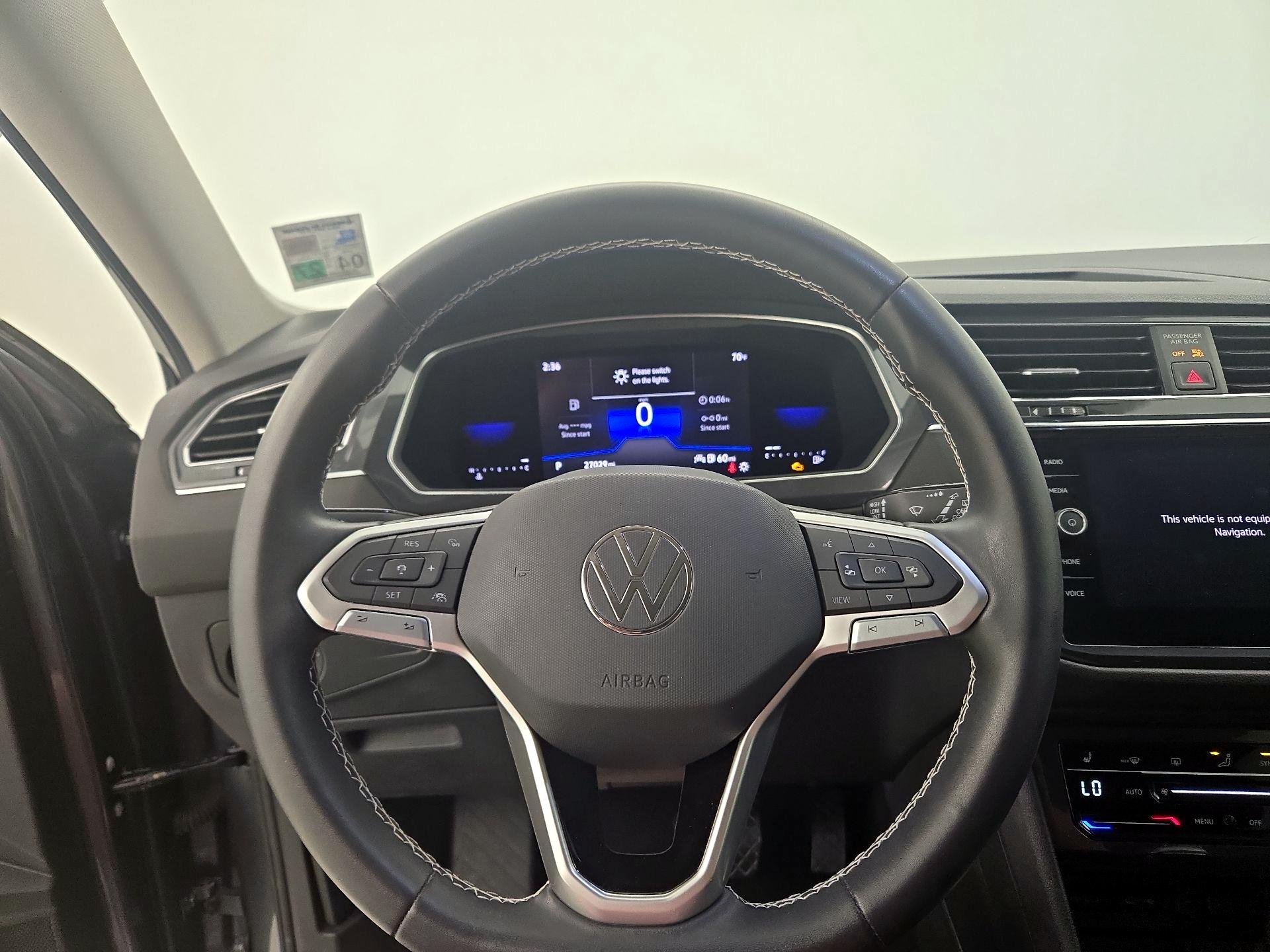 Thumbnail: 2023 Volkswagen Tiguan - 10