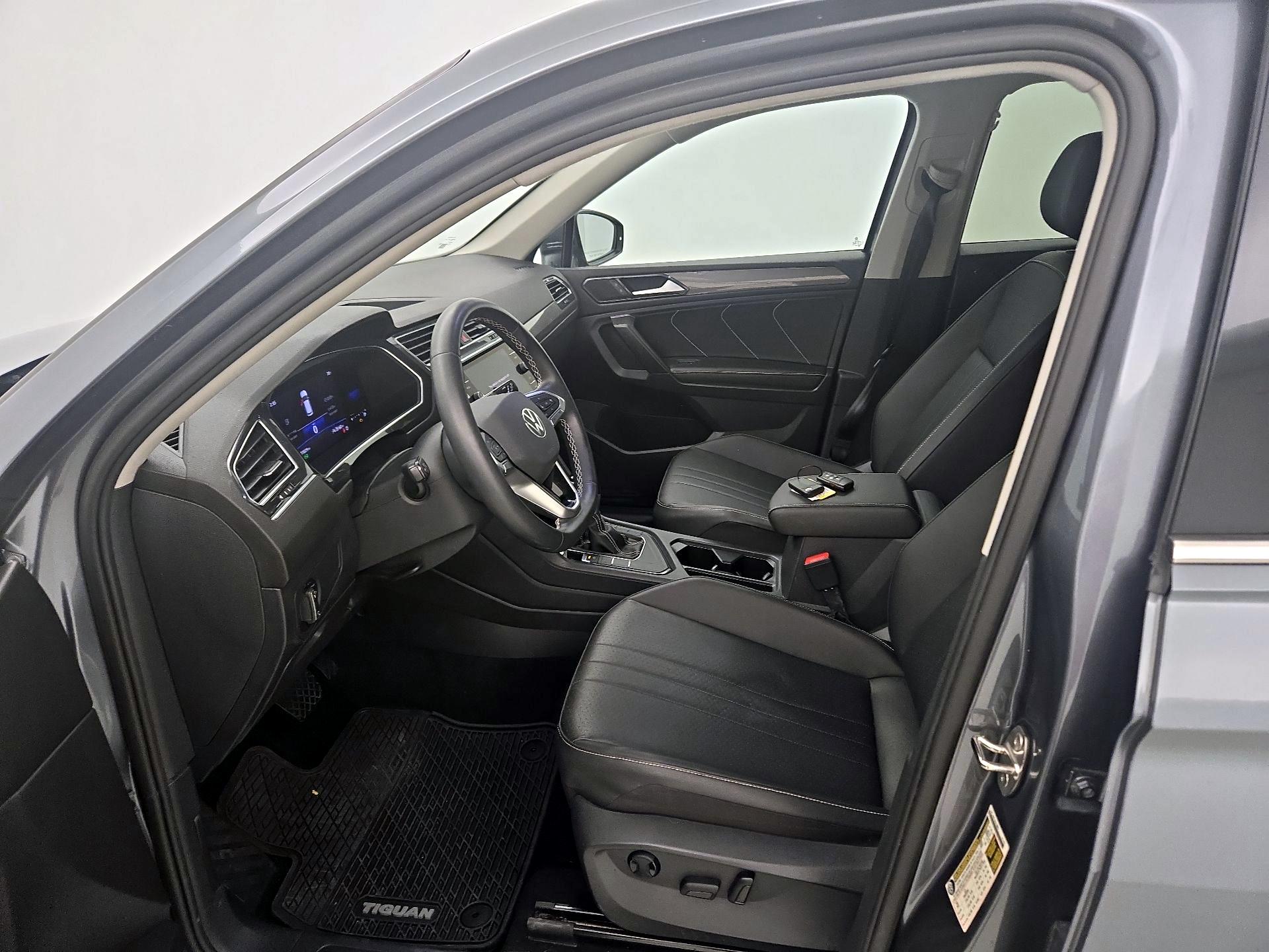 Thumbnail: 2023 Volkswagen Tiguan - 11